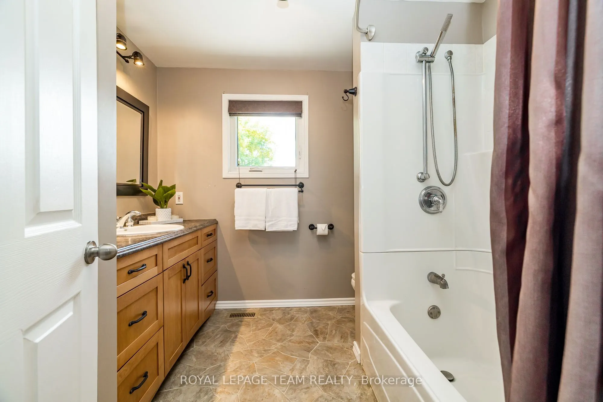 1234 Kinburn Side Road