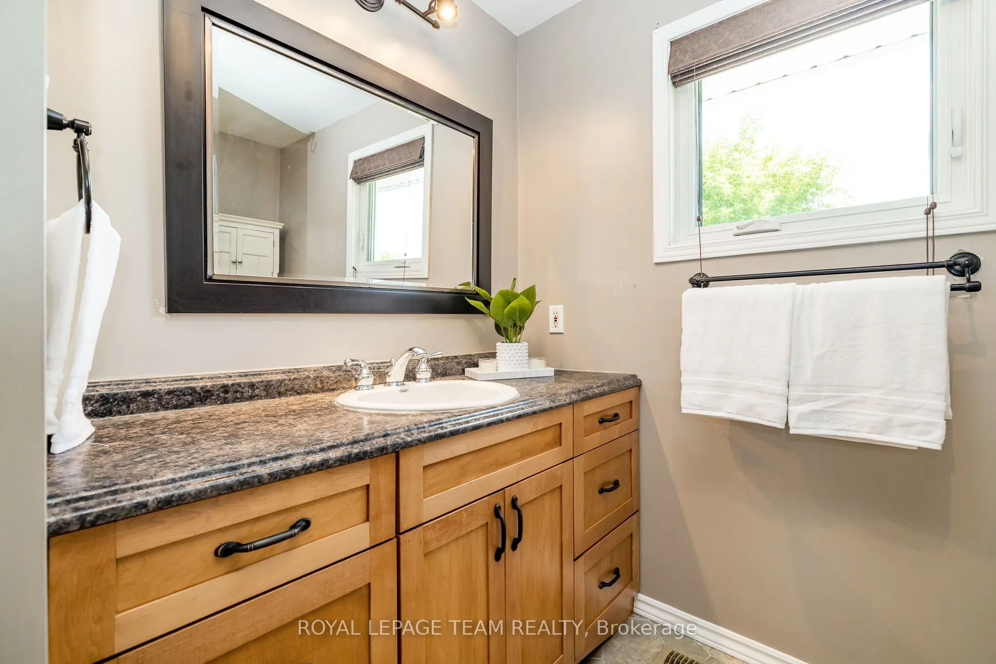 1234 Kinburn Side Road