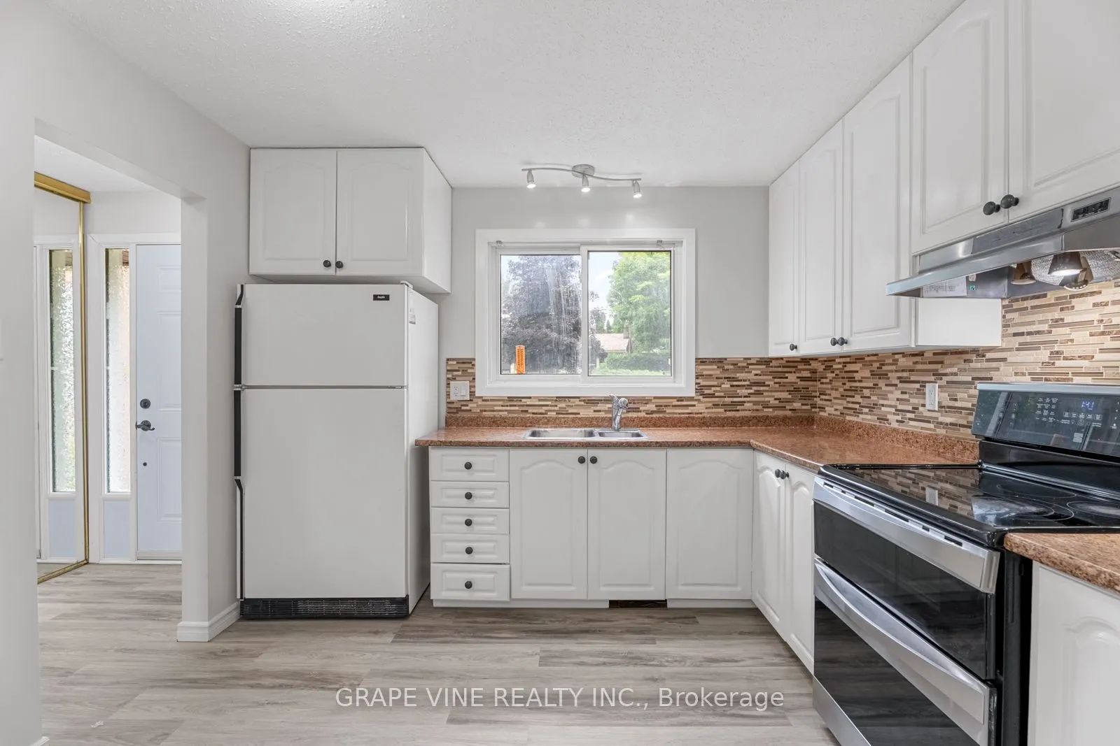 82 Chimo Drive