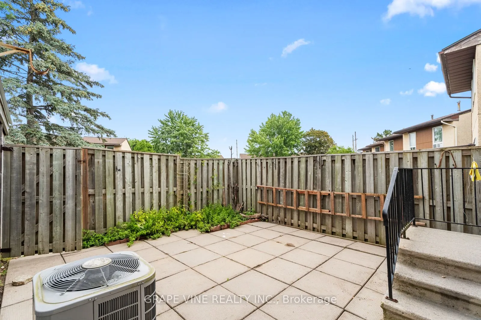 82 Chimo Drive