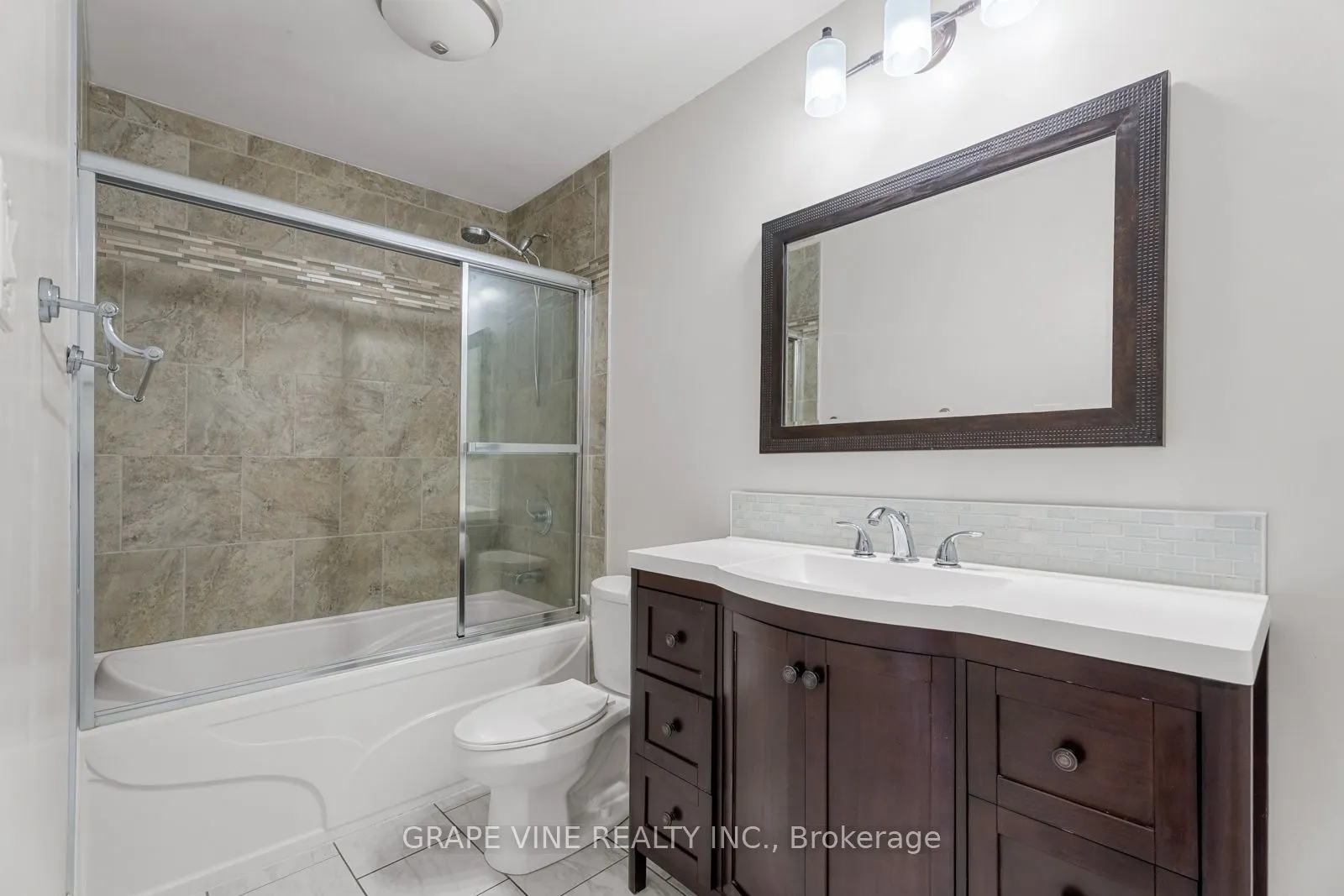 82 Chimo Drive