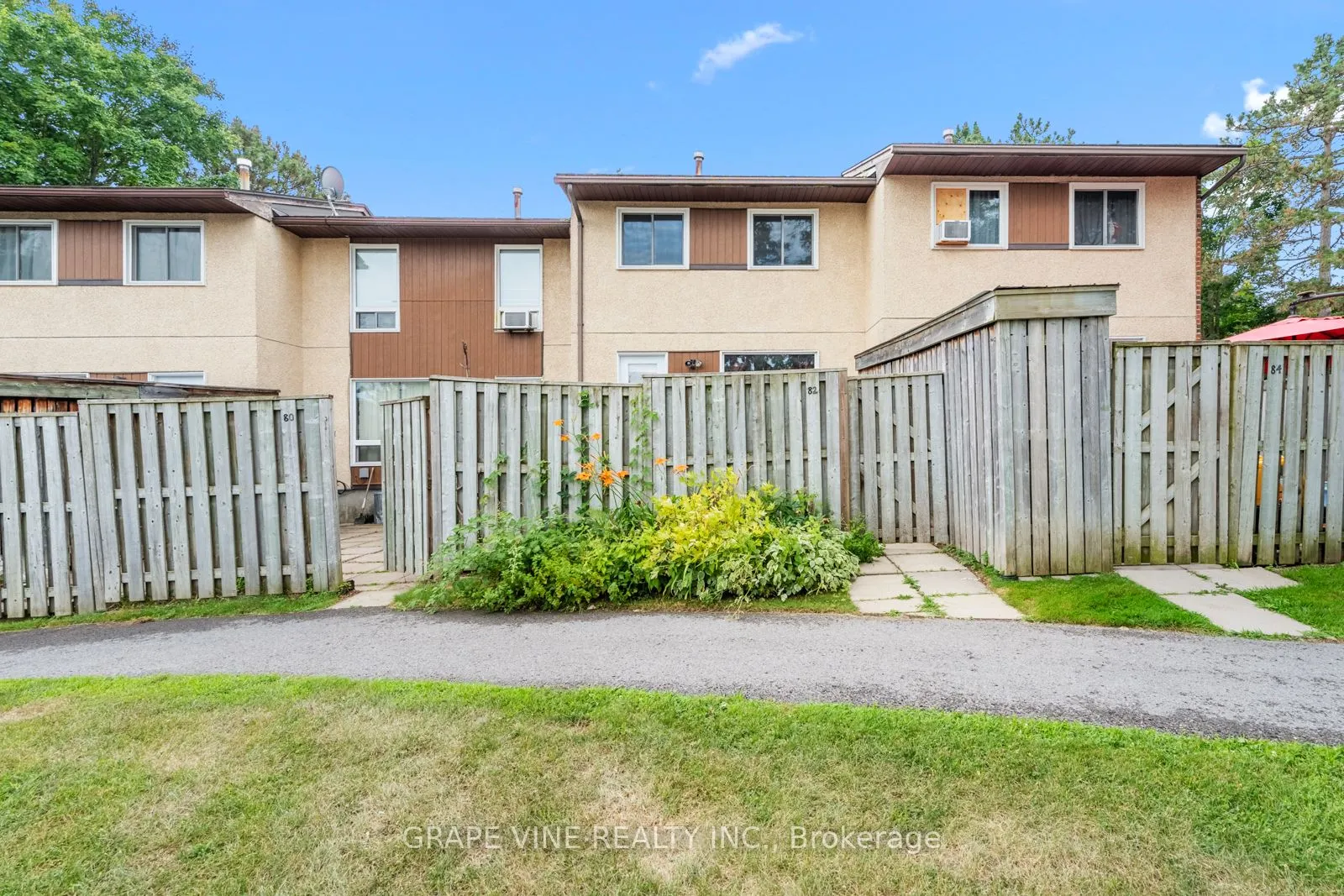 82 Chimo Drive