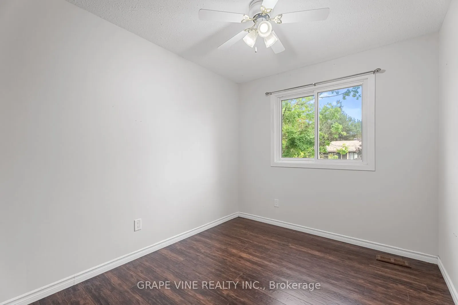 82 Chimo Drive
