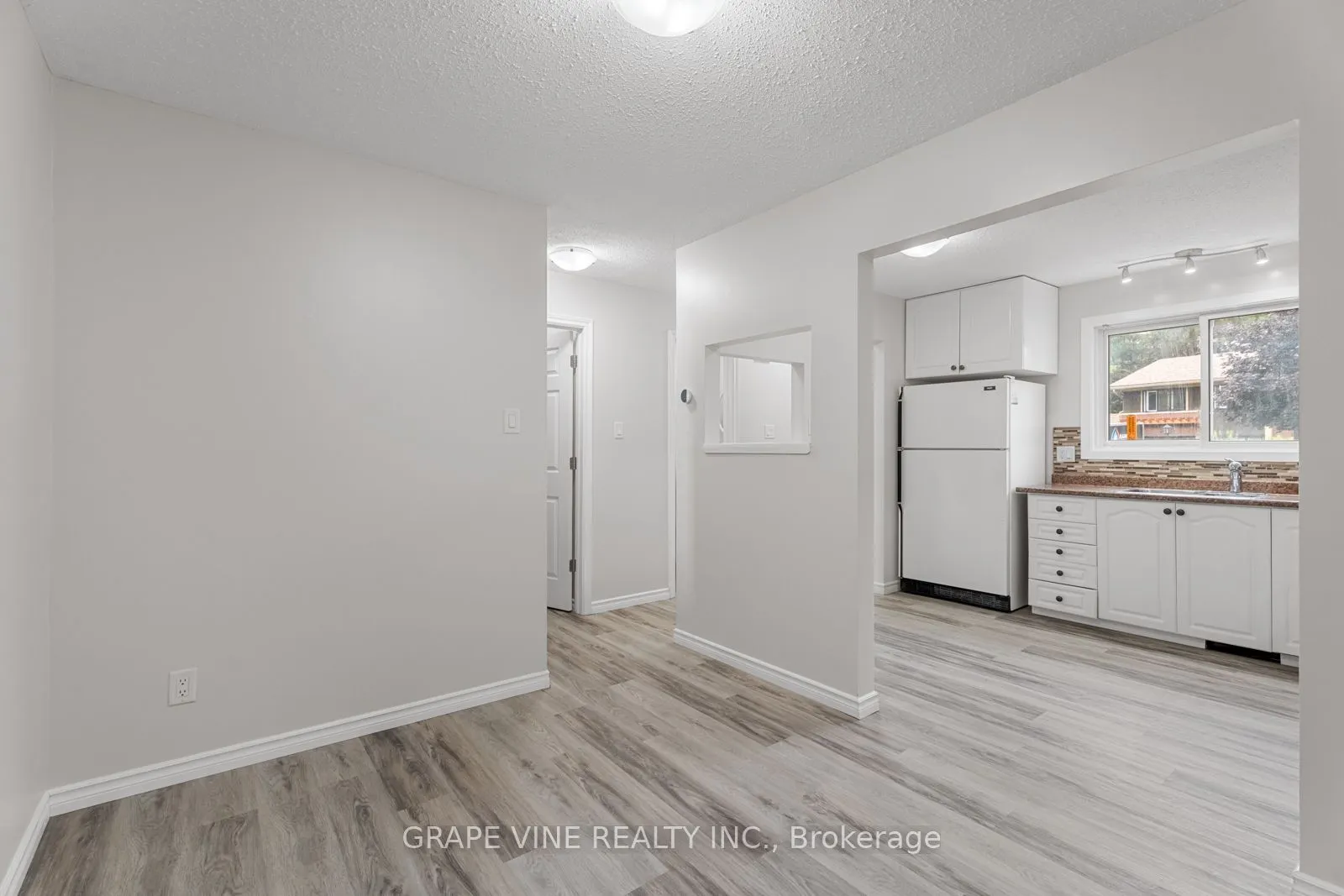 82 Chimo Drive