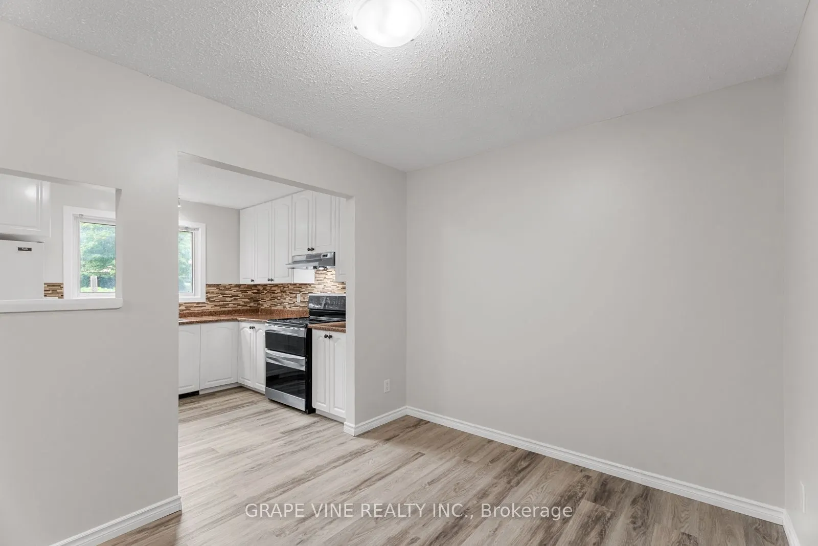 82 Chimo Drive