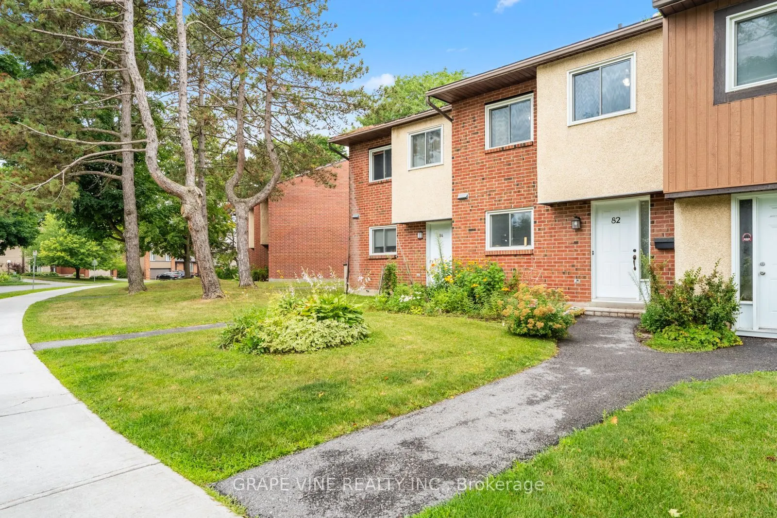 82 Chimo Drive