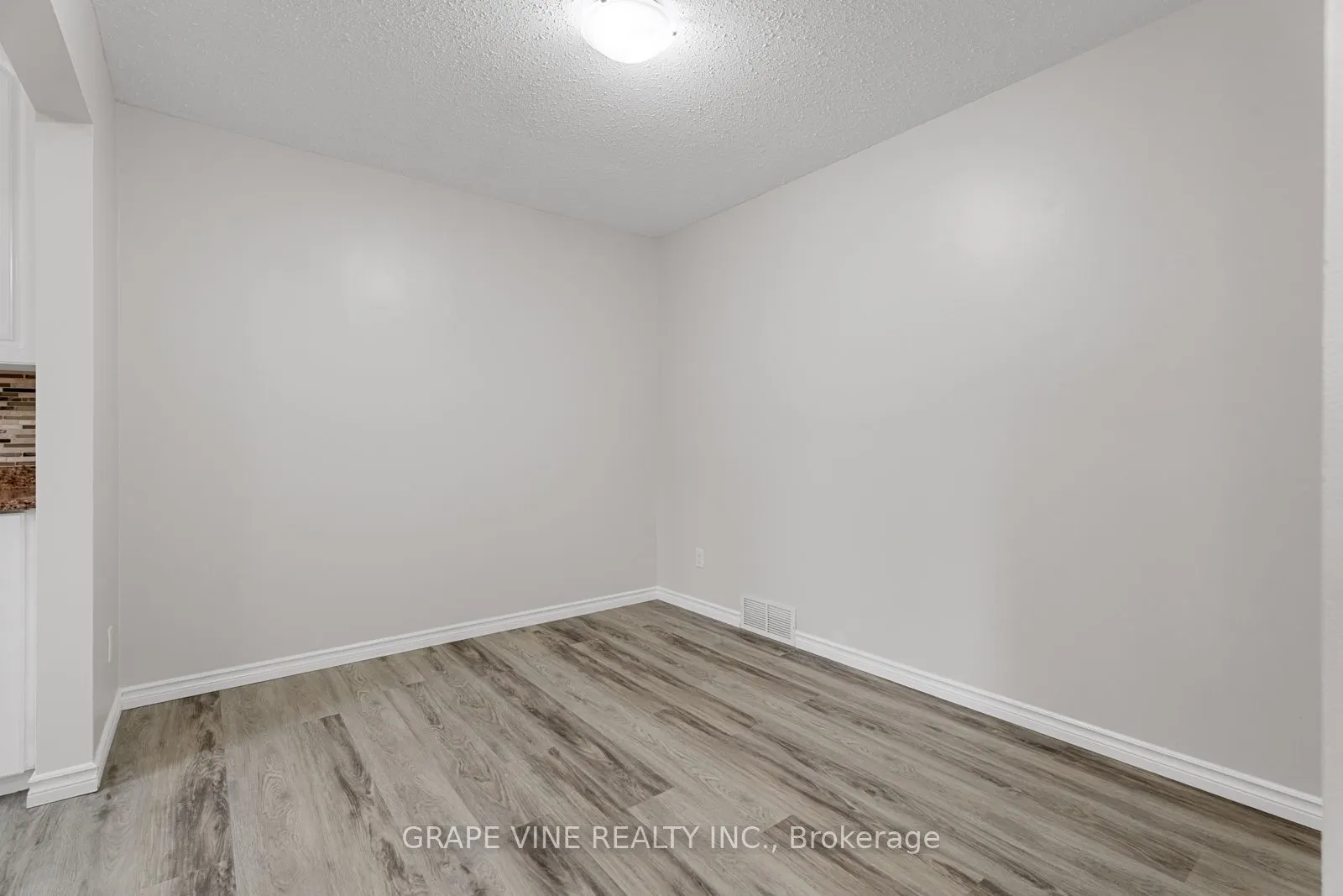 82 Chimo Drive
