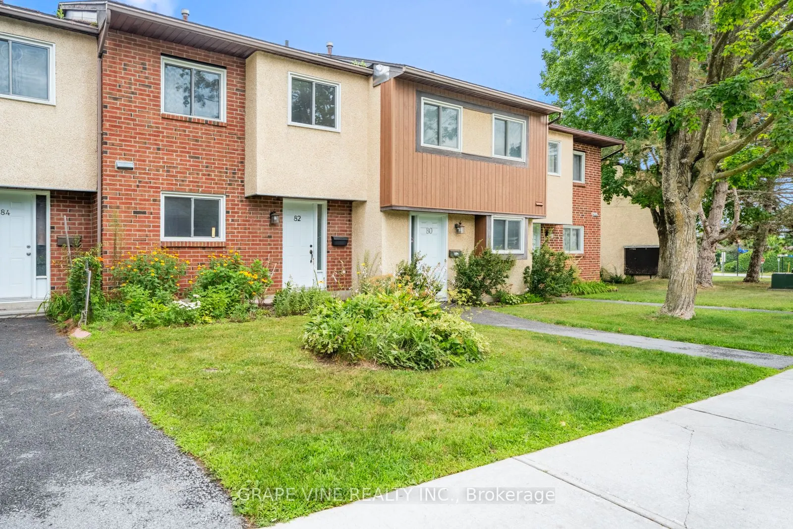 82 Chimo Drive