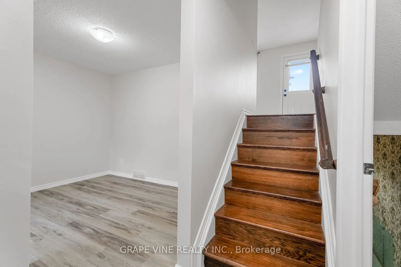 82 Chimo Drive