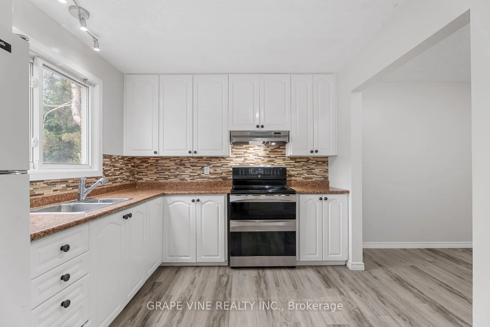 82 Chimo Drive