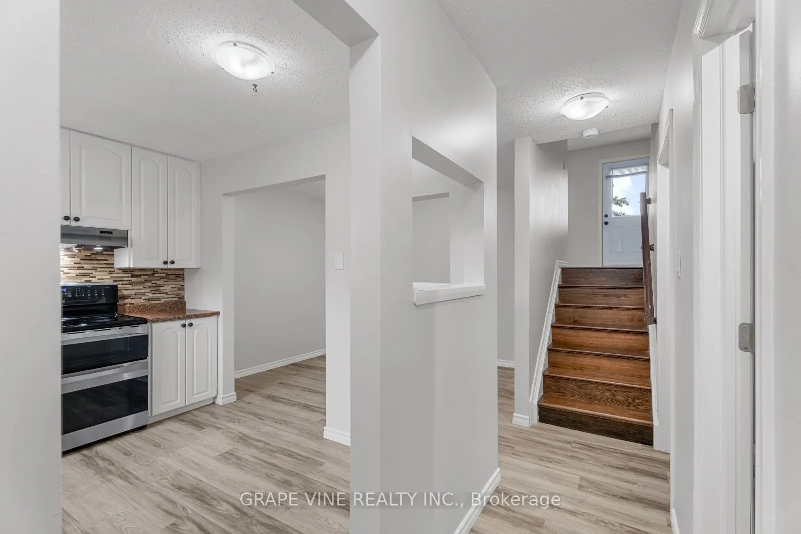82 Chimo Drive