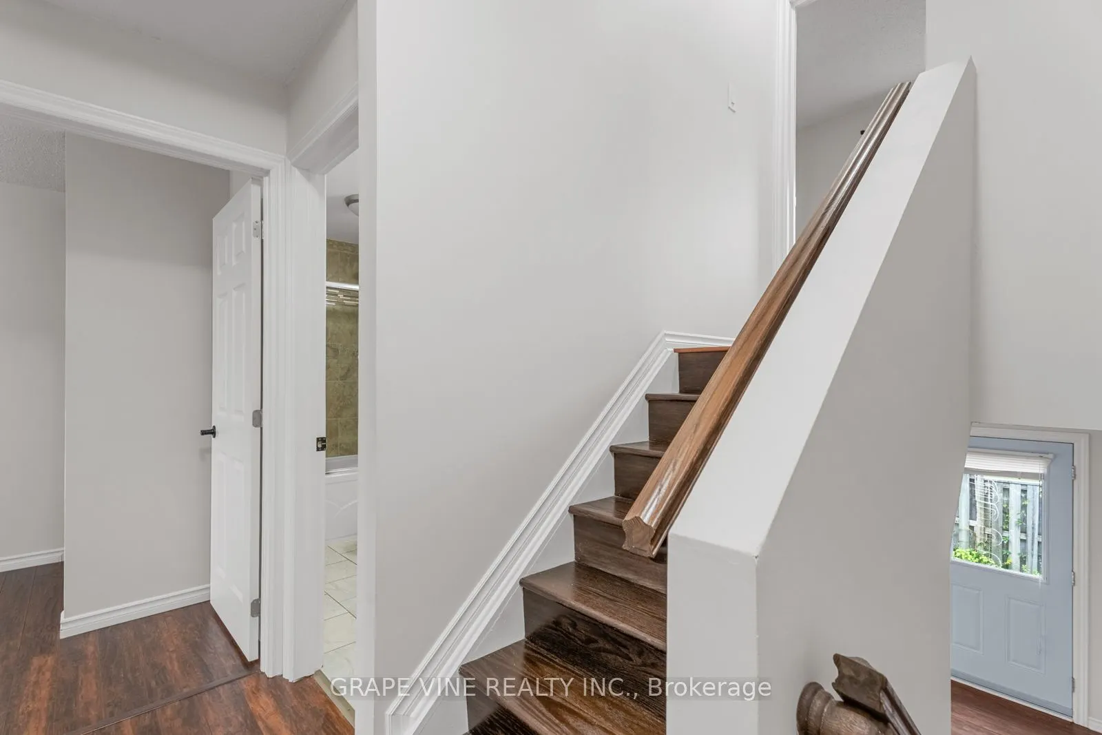 82 Chimo Drive