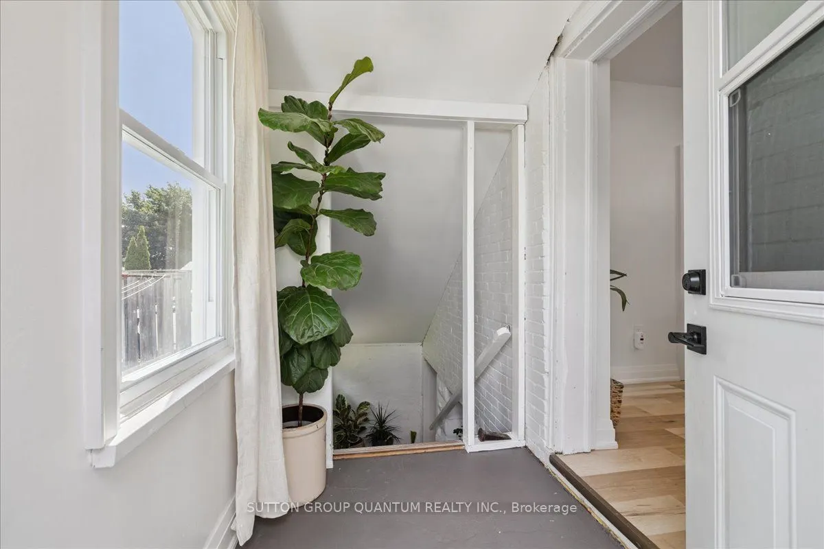 48 Aberdeen Avenue