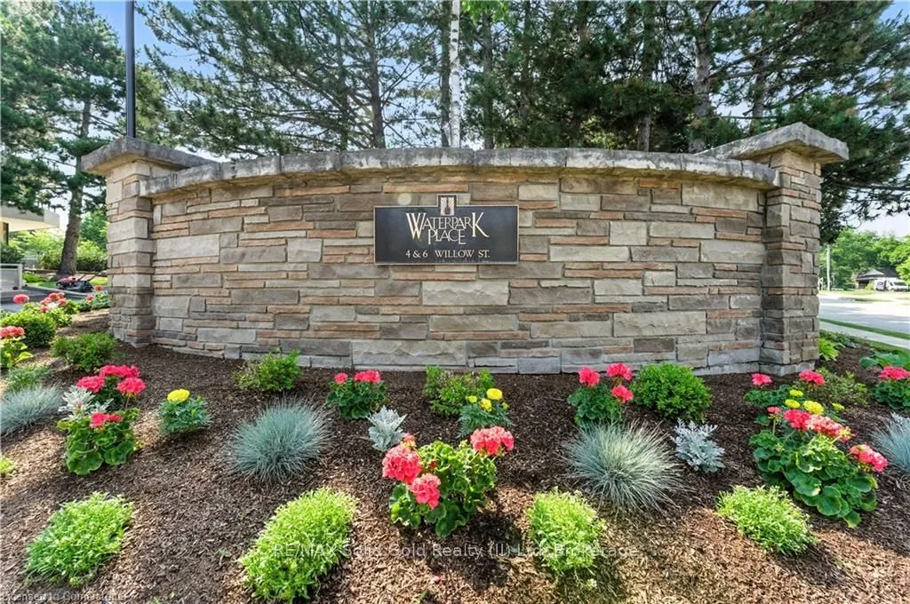6 Willow Street, #2203