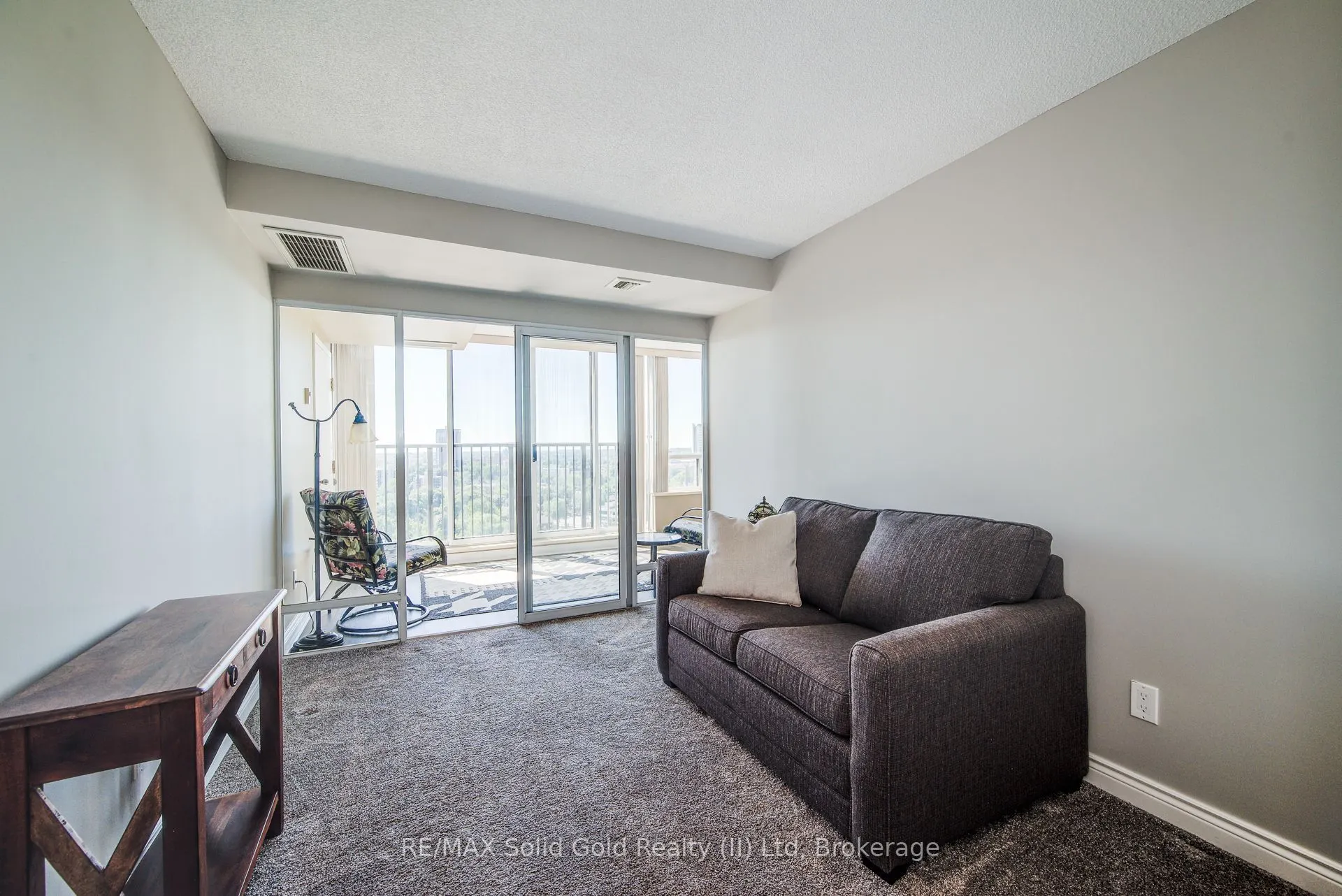 6 Willow Street, #2203