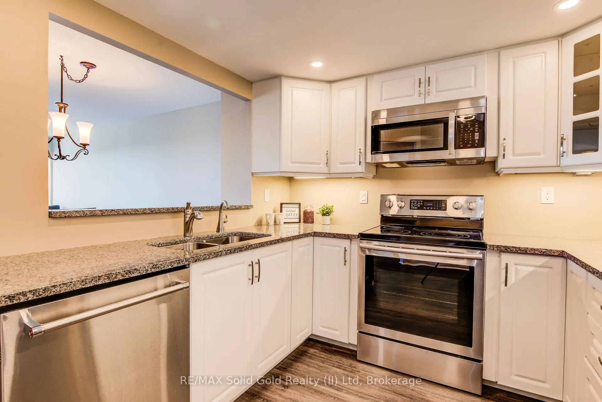 6 Willow Street, #2203