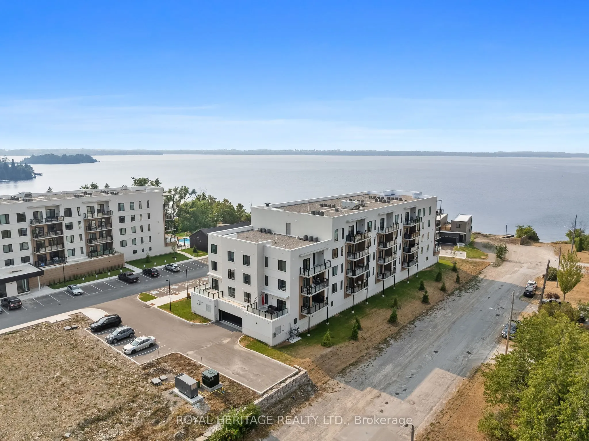 19B West Street N, #402