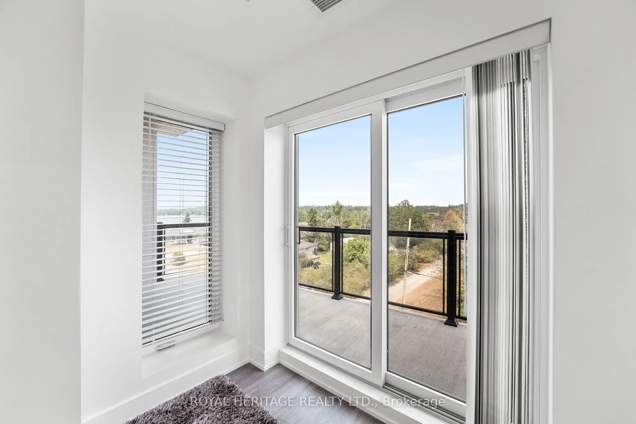 19B West Street N, #402