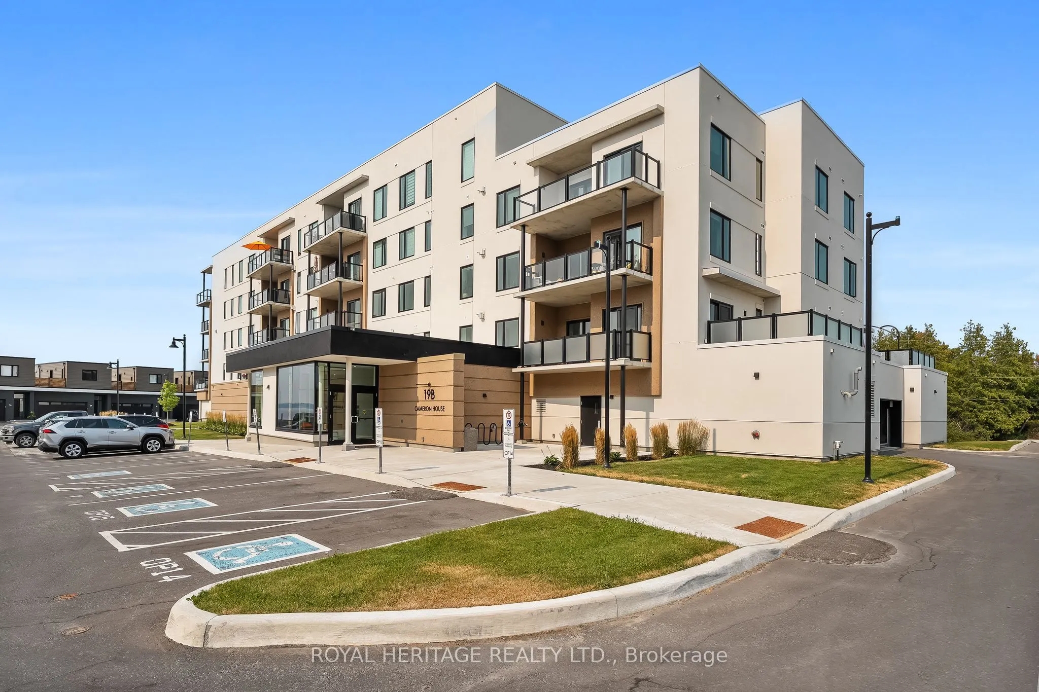 19B West Street N, #402