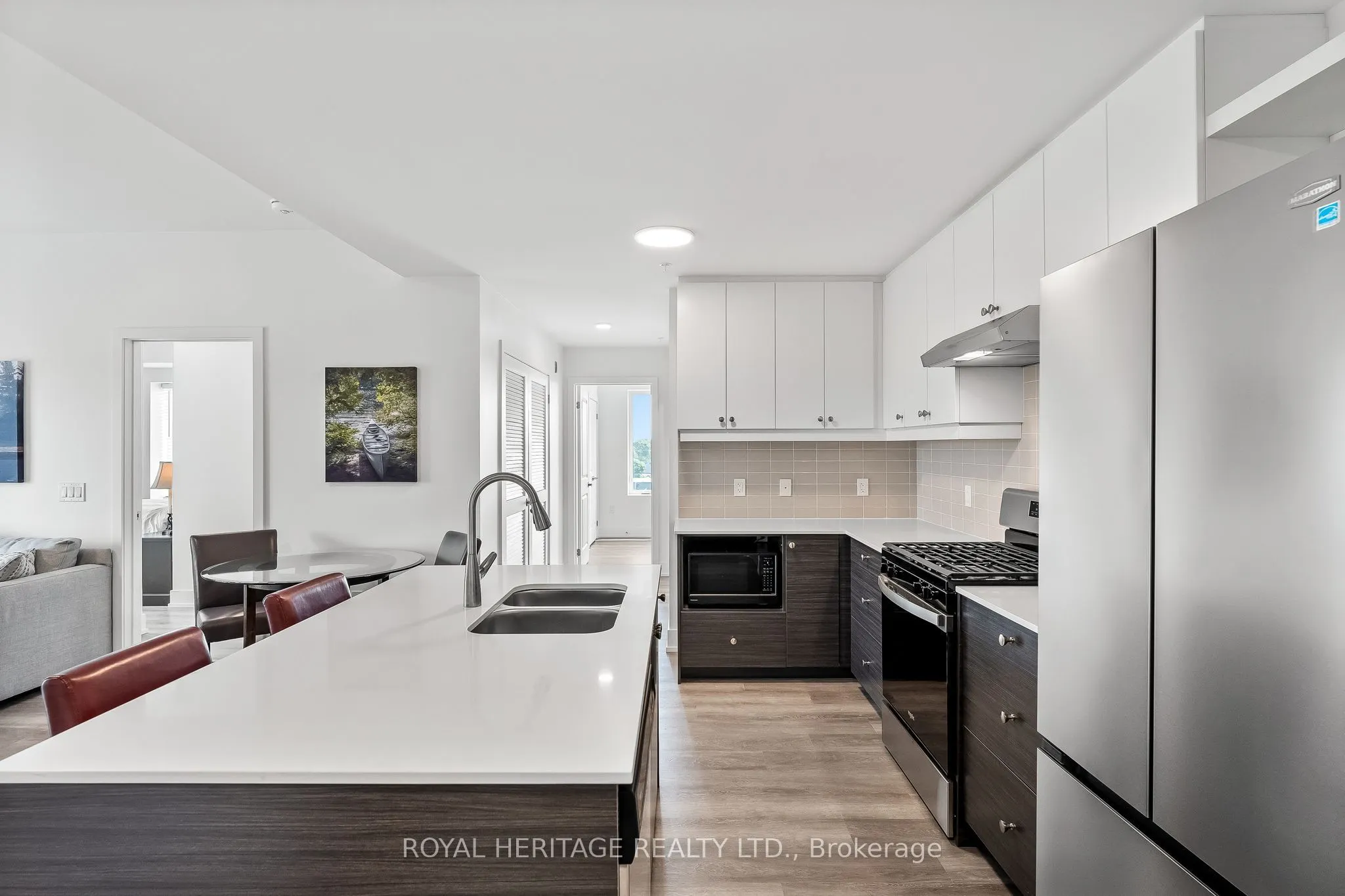 19B West Street N, #402