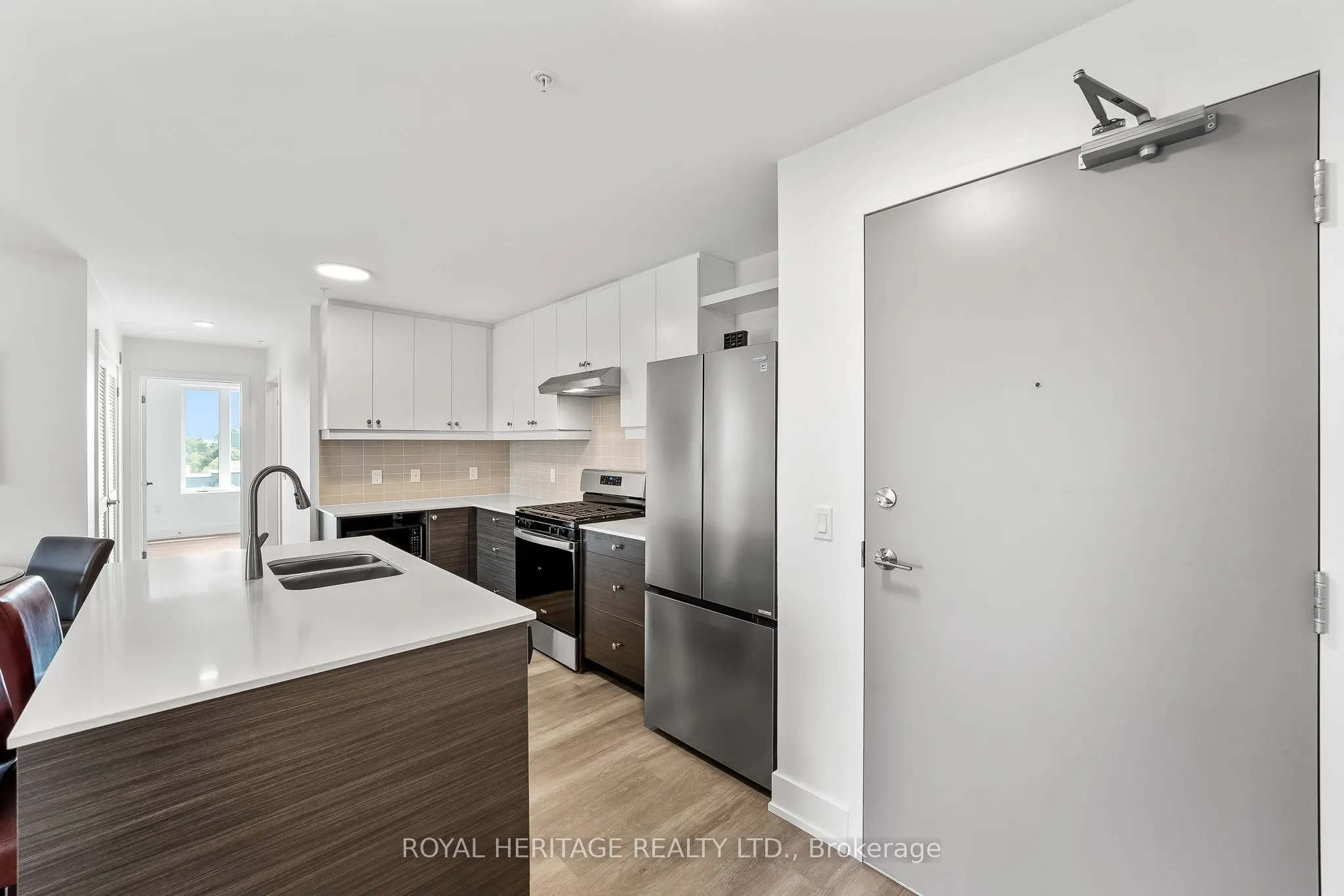 19B West Street N, #402