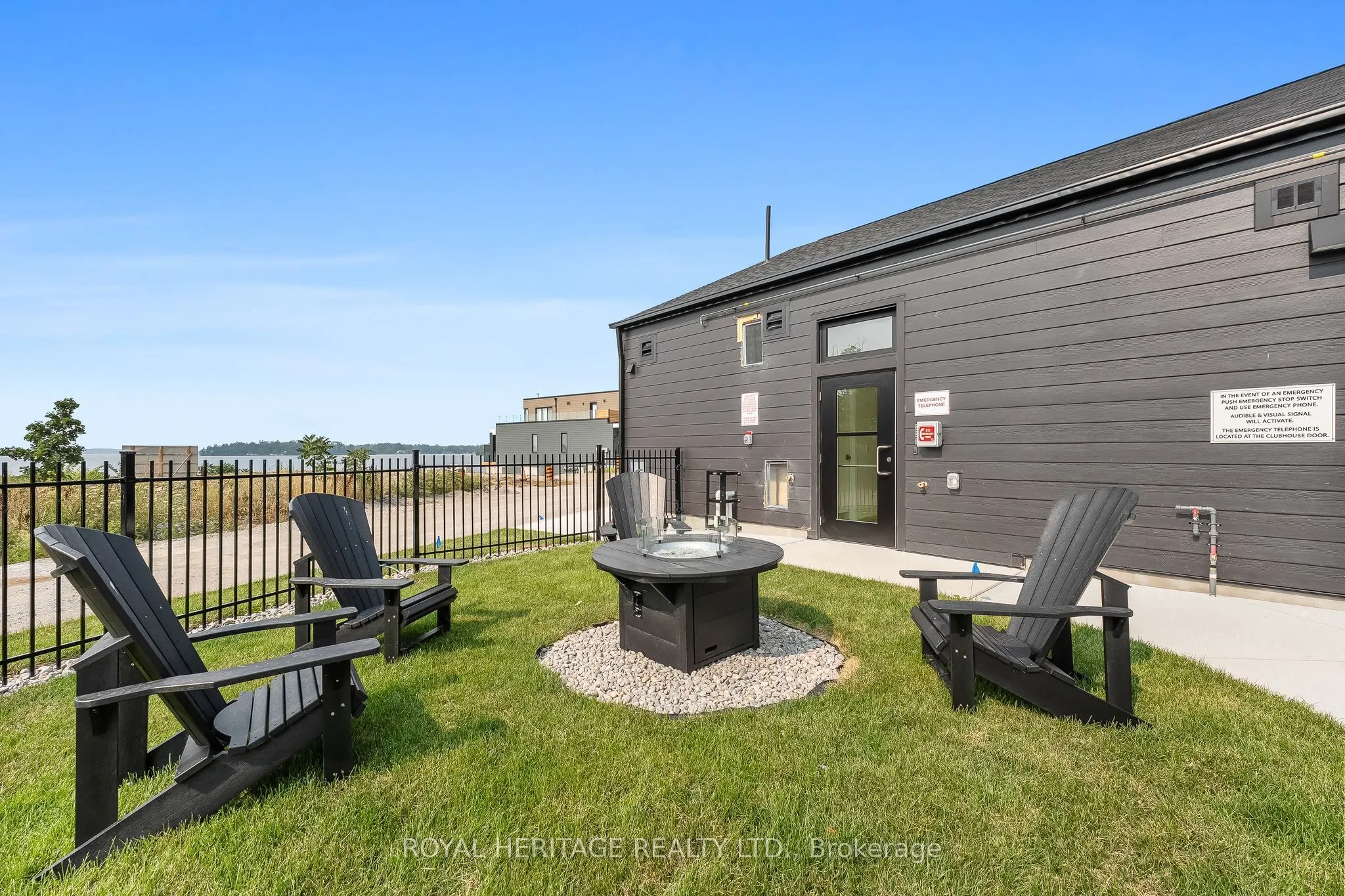 19B West Street N, #402