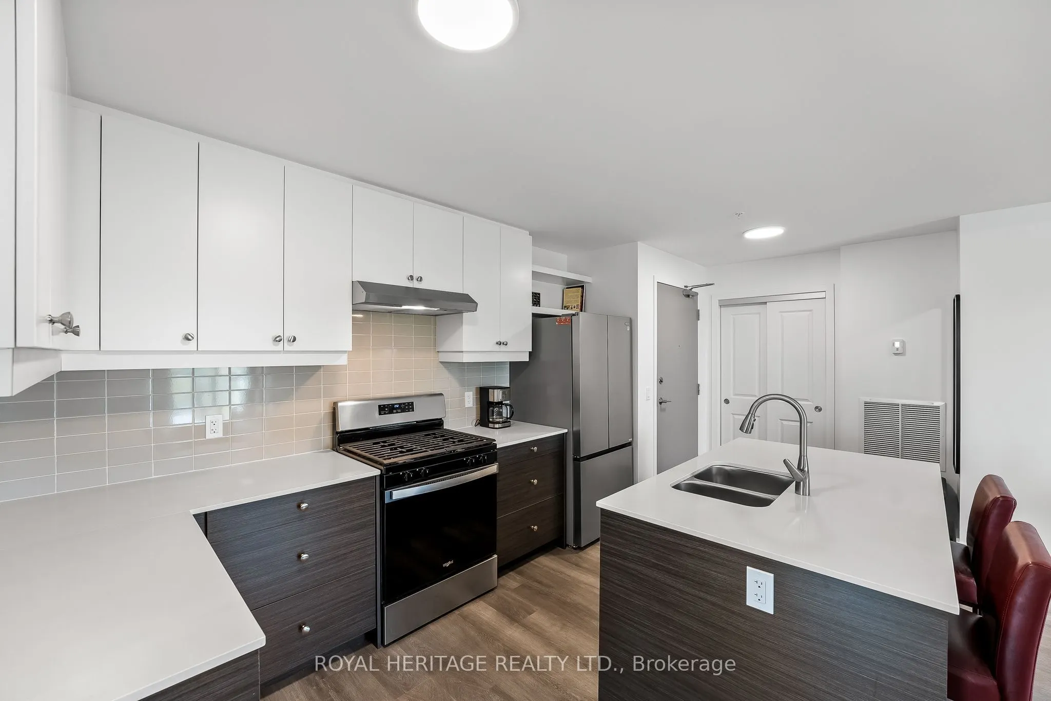 19B West Street N, #402