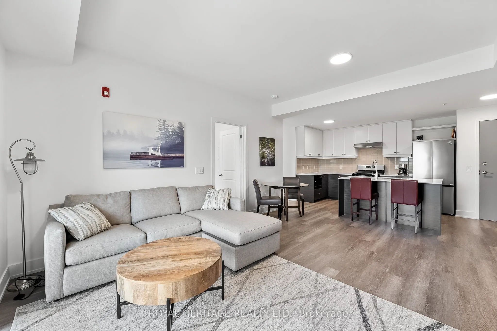 19B West Street N, #402