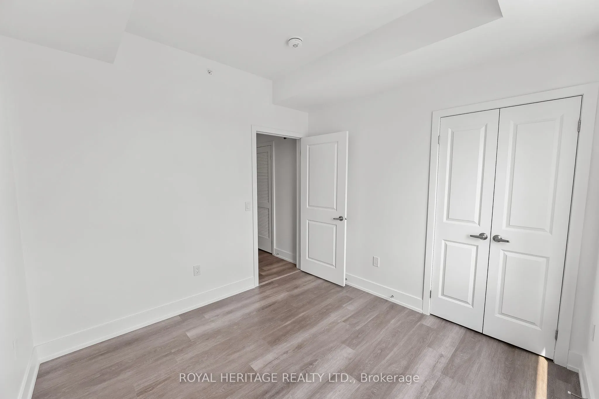 19B West Street N, #402