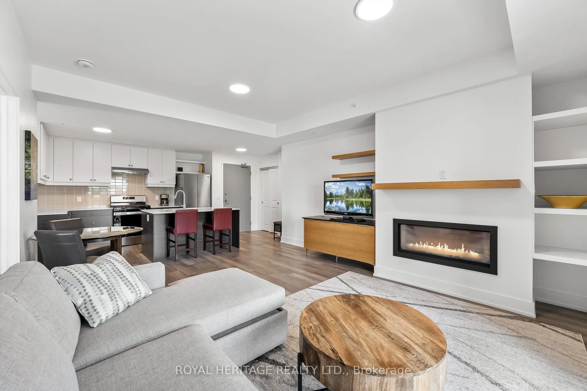 19B West Street N, #402