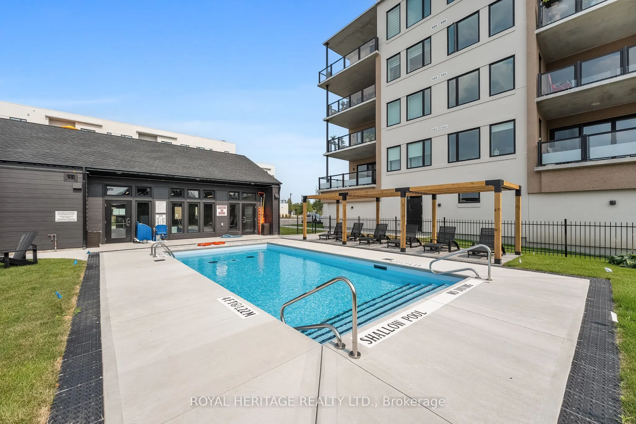 19B West Street N, #402