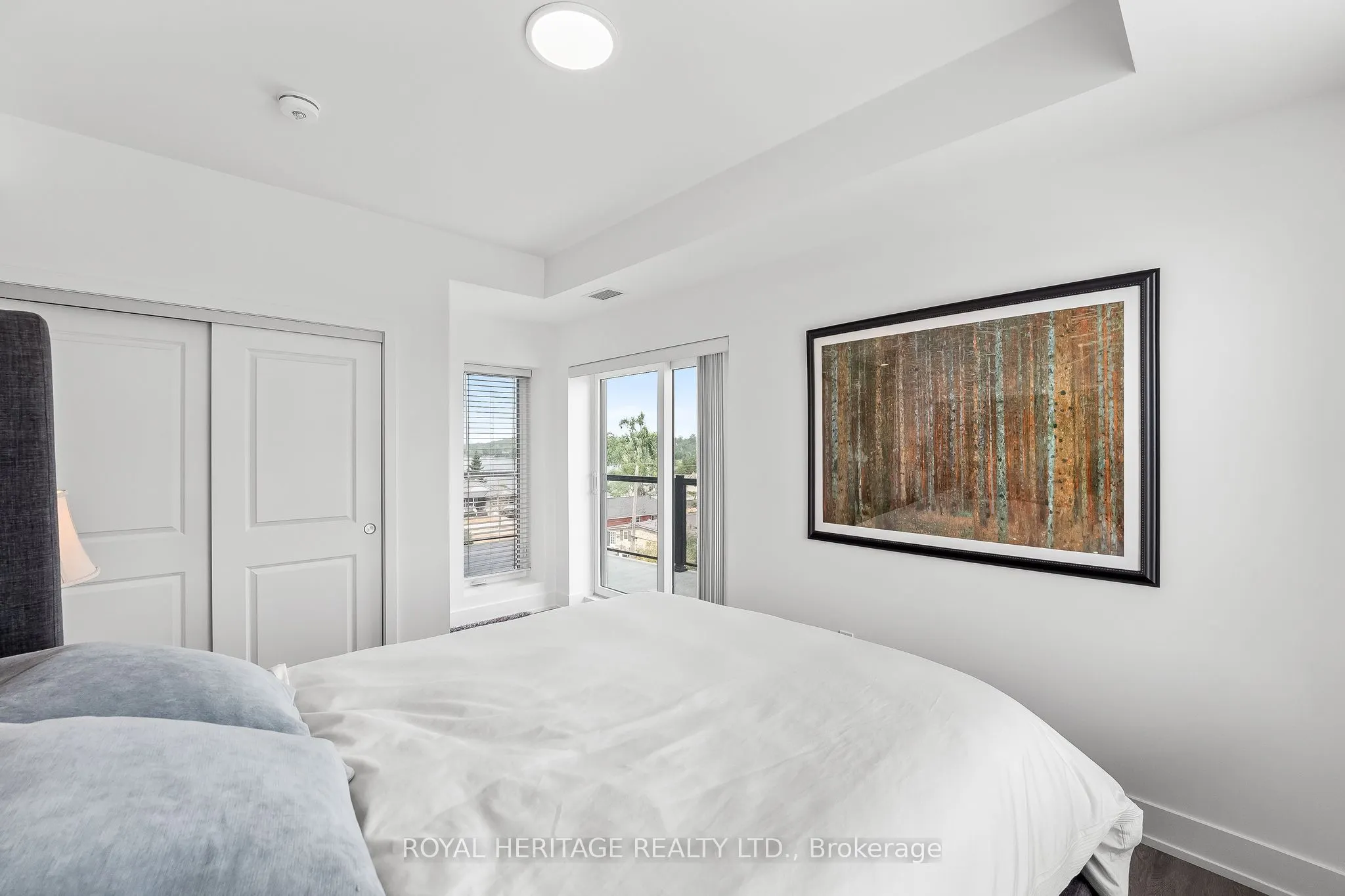 19B West Street N, #402