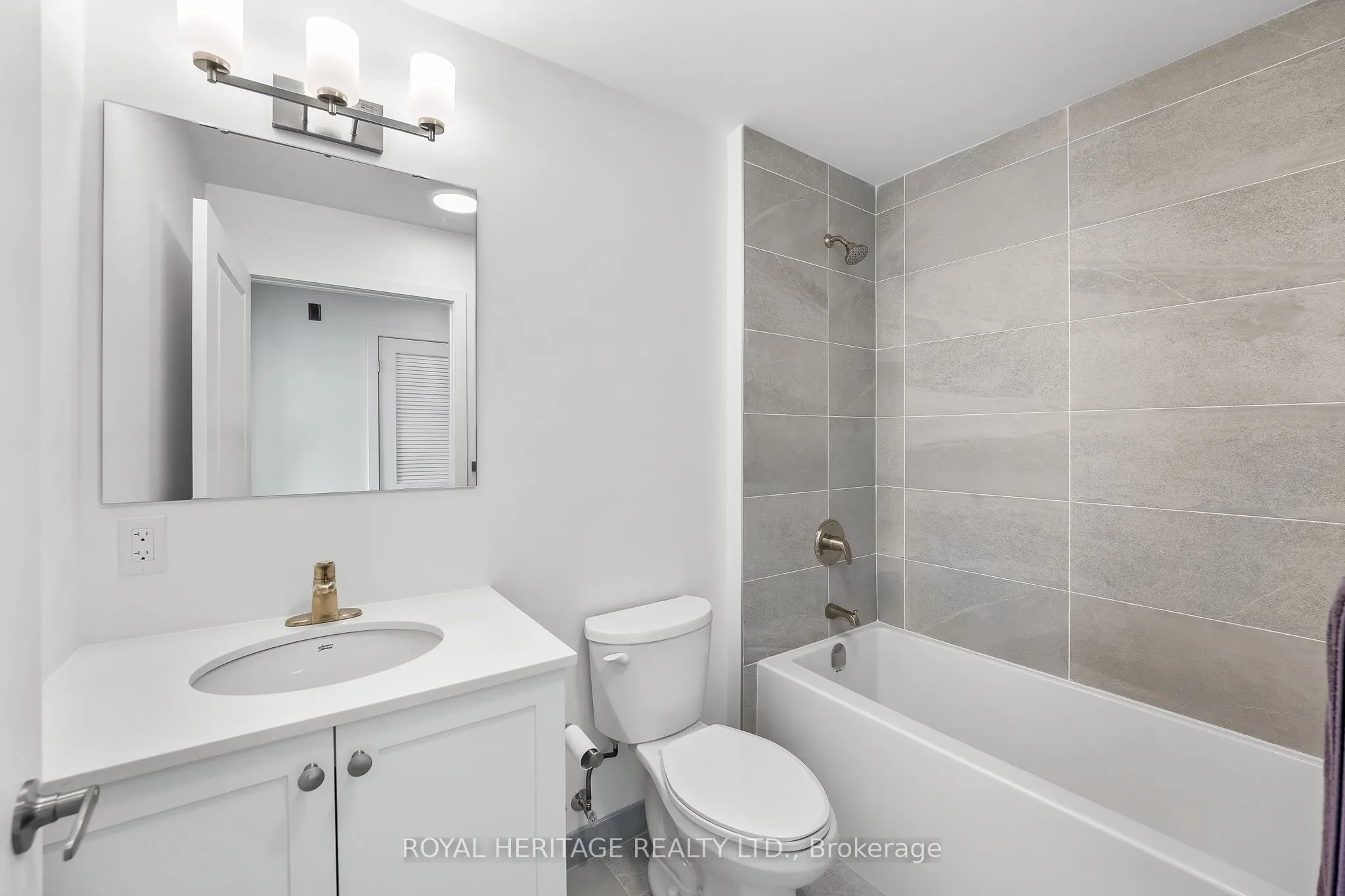 19B West Street N, #402