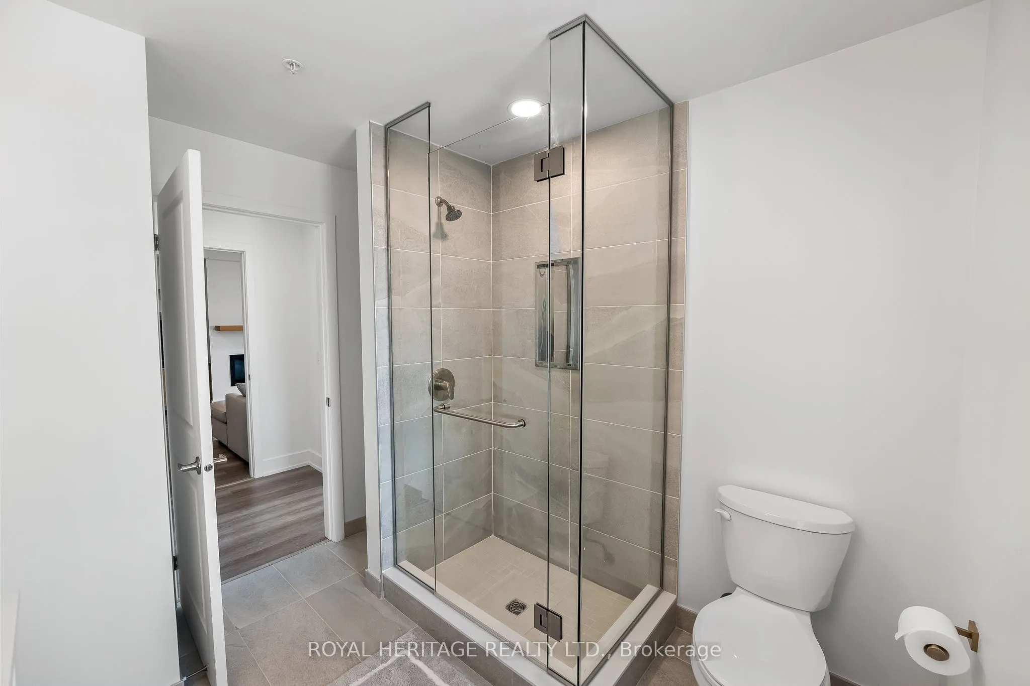 19B West Street N, #402