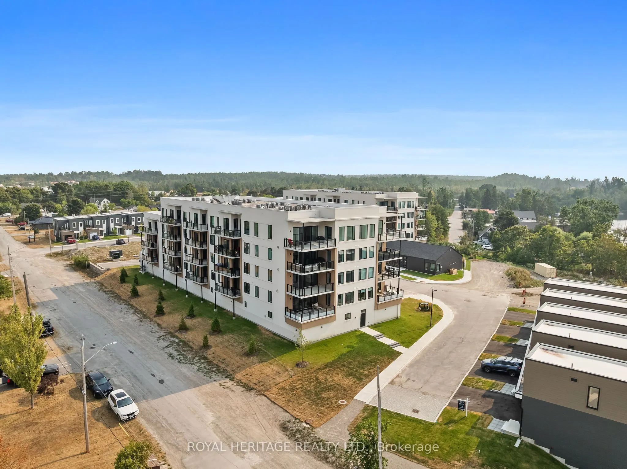 19B West Street N, #402