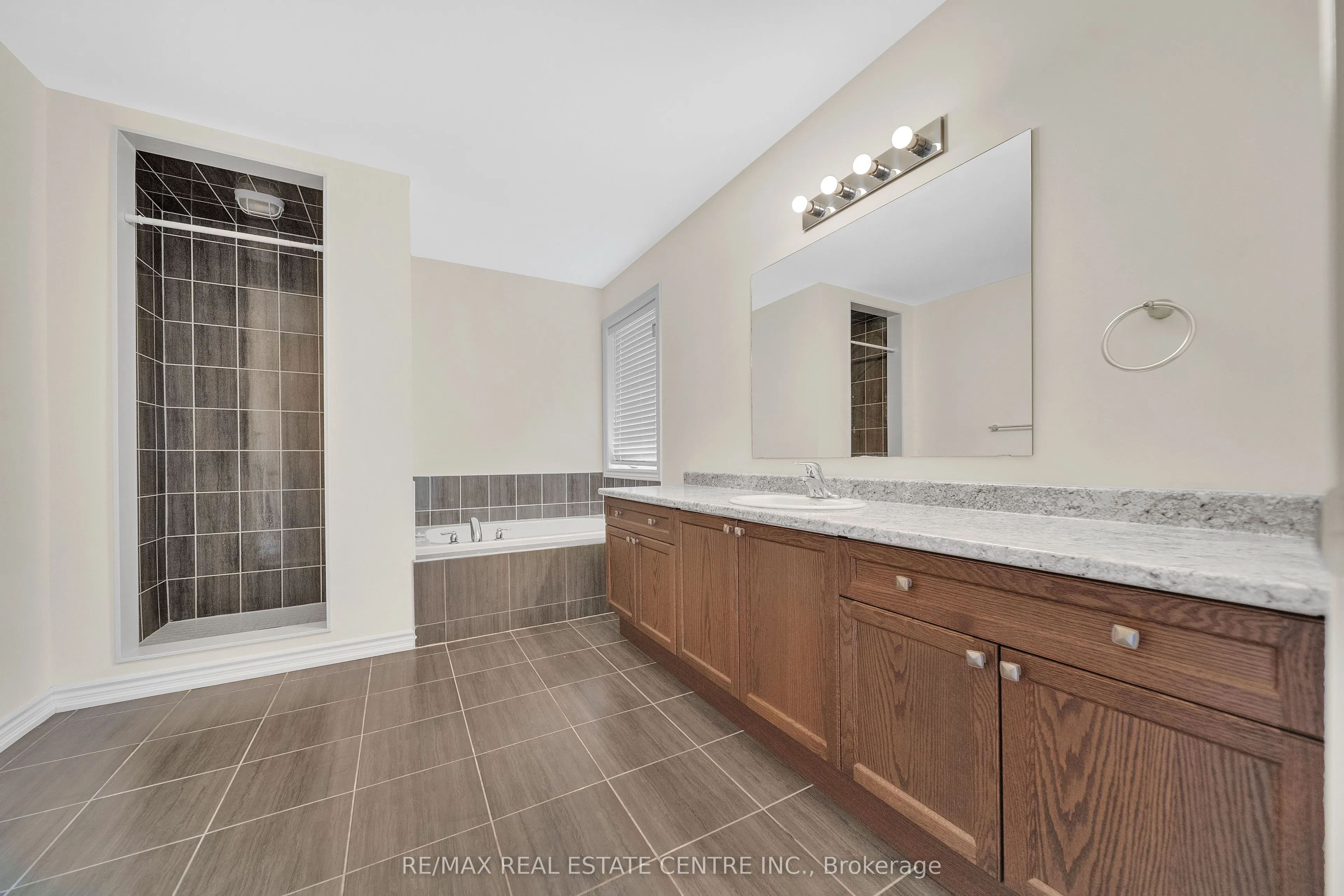7 Todd Crescent
