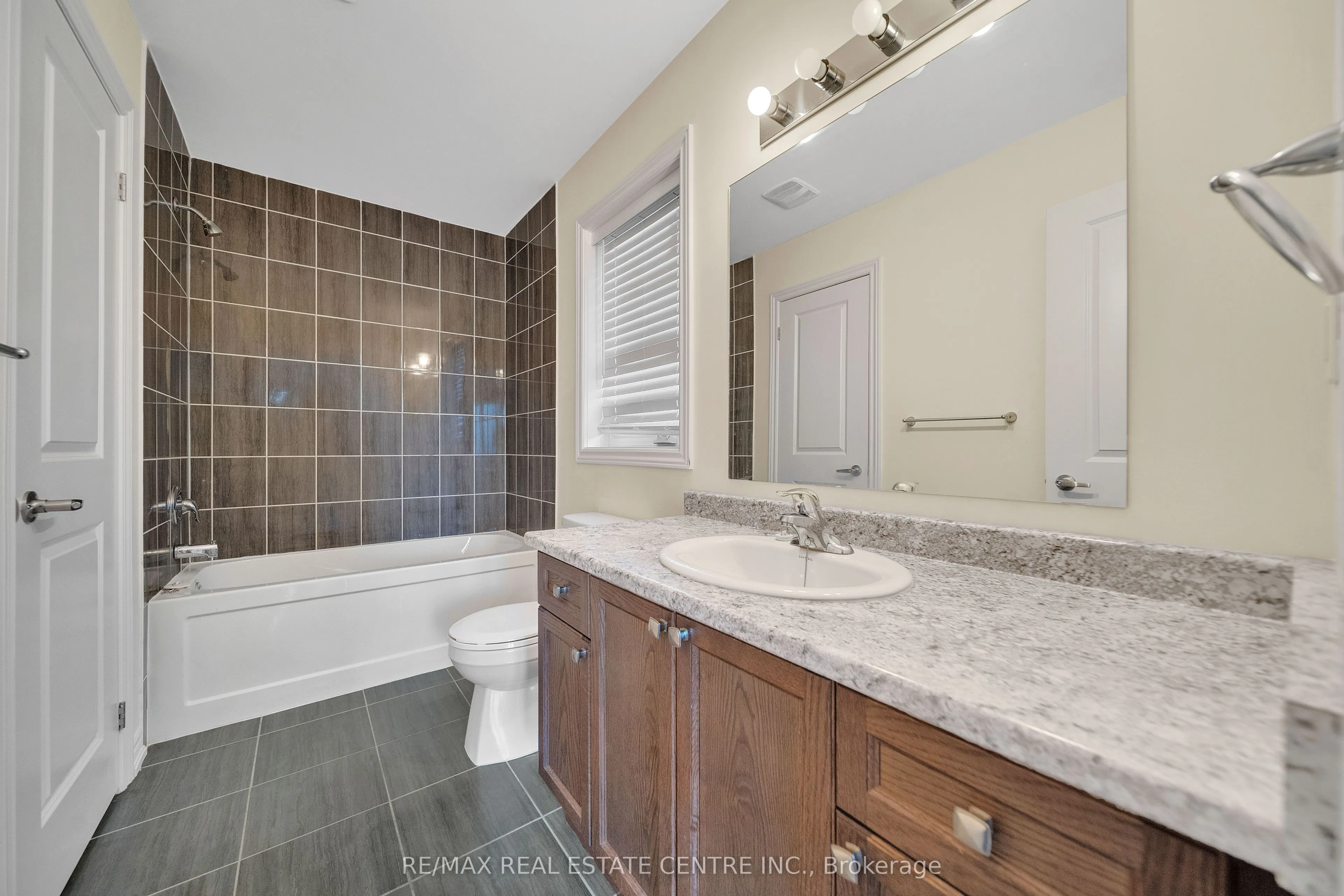 7 Todd Crescent