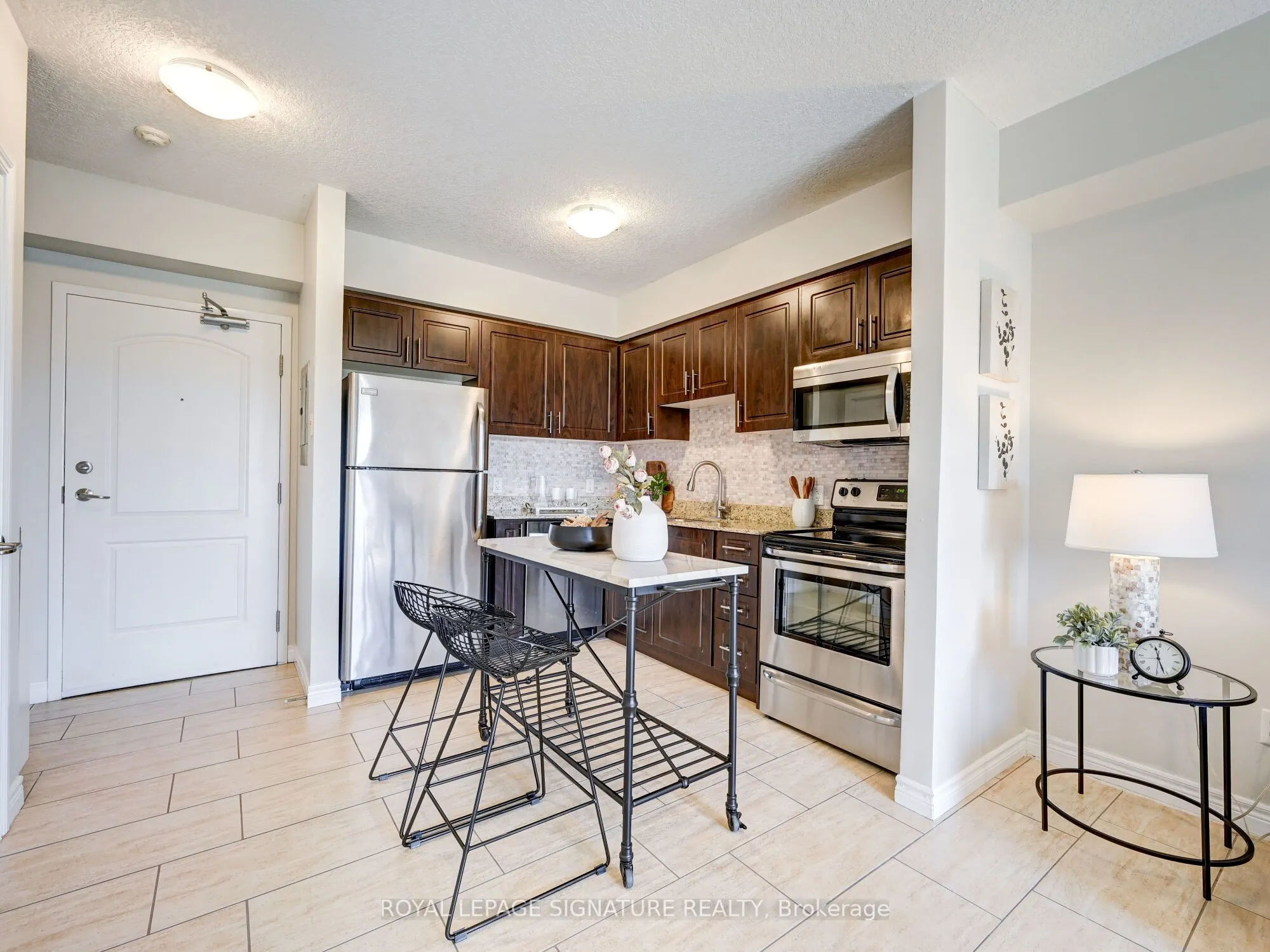 886 Golf Links Road, #205