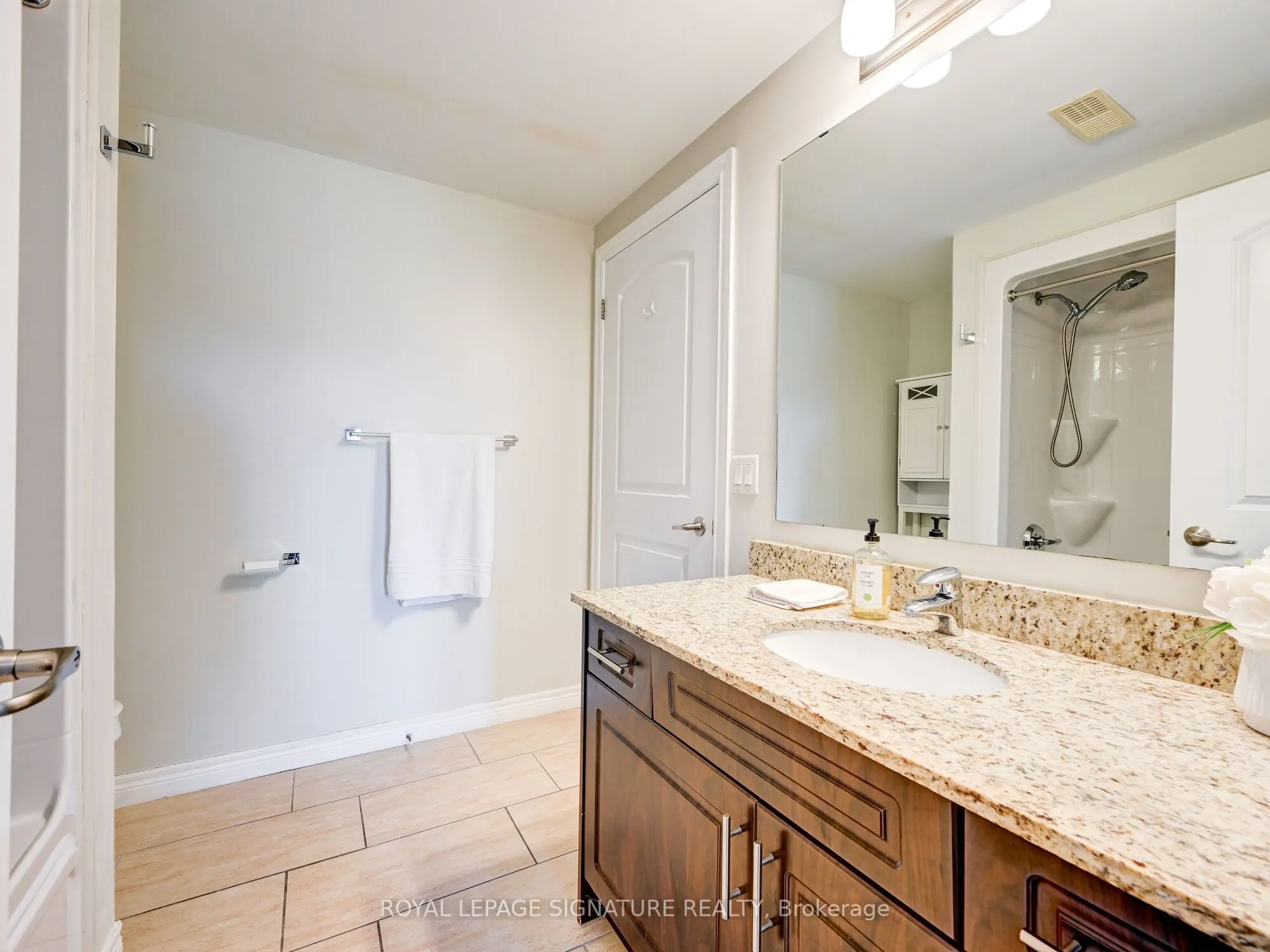 886 Golf Links Road, #205