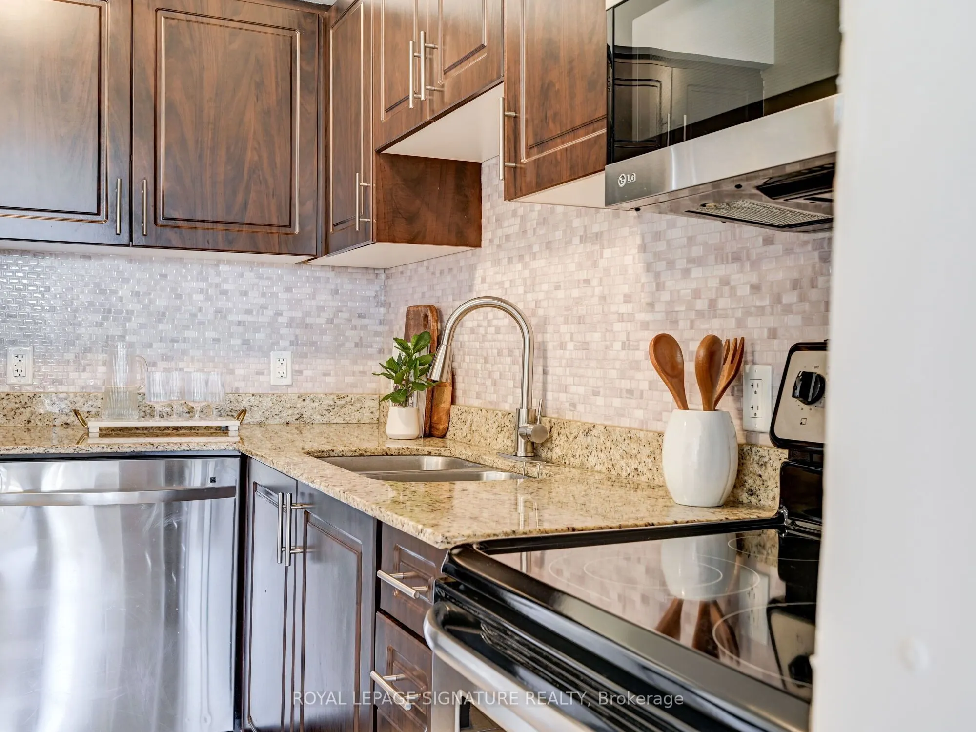 886 Golf Links Road, #205