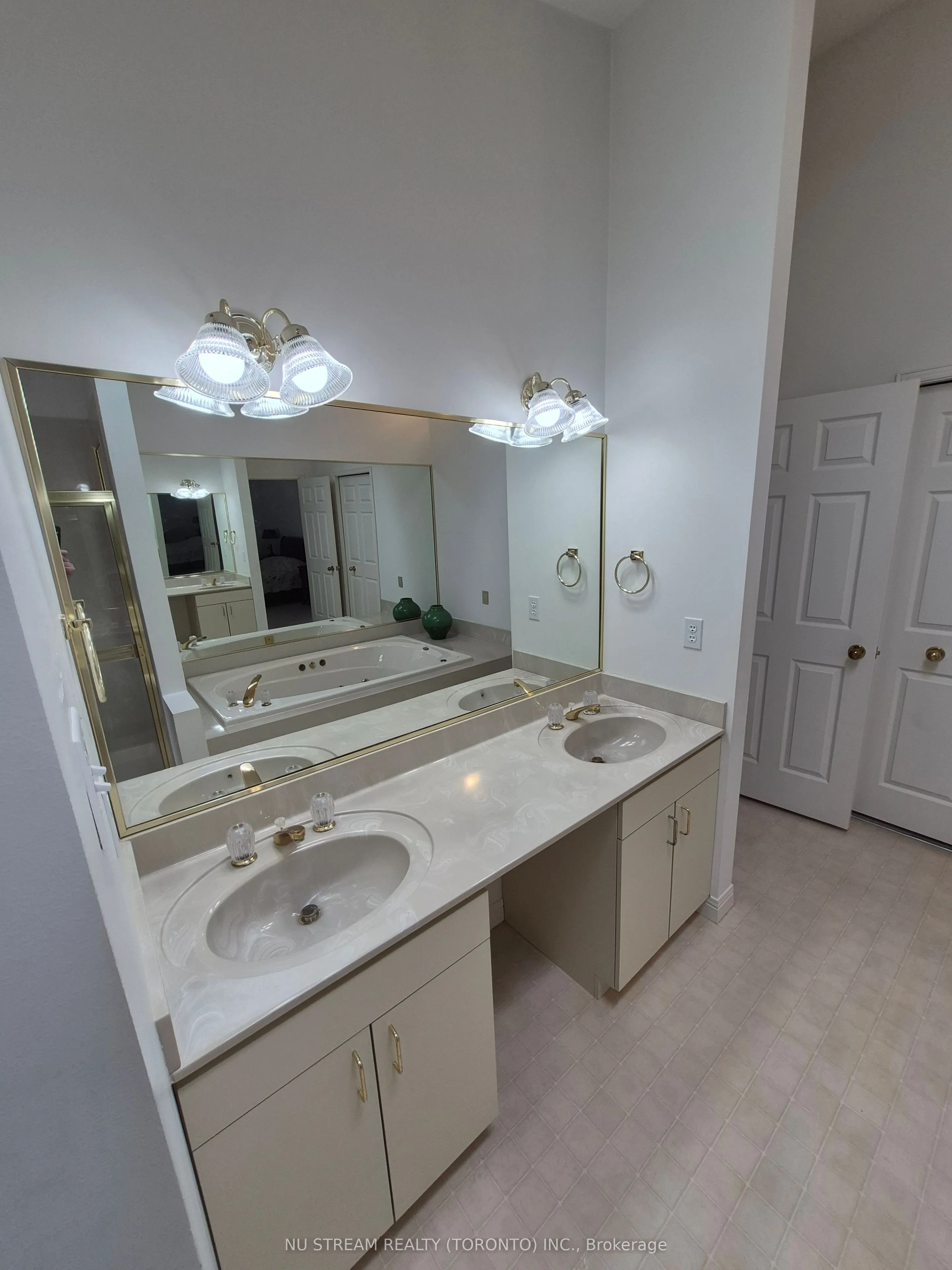 691 Lansdowne Avenue, #30