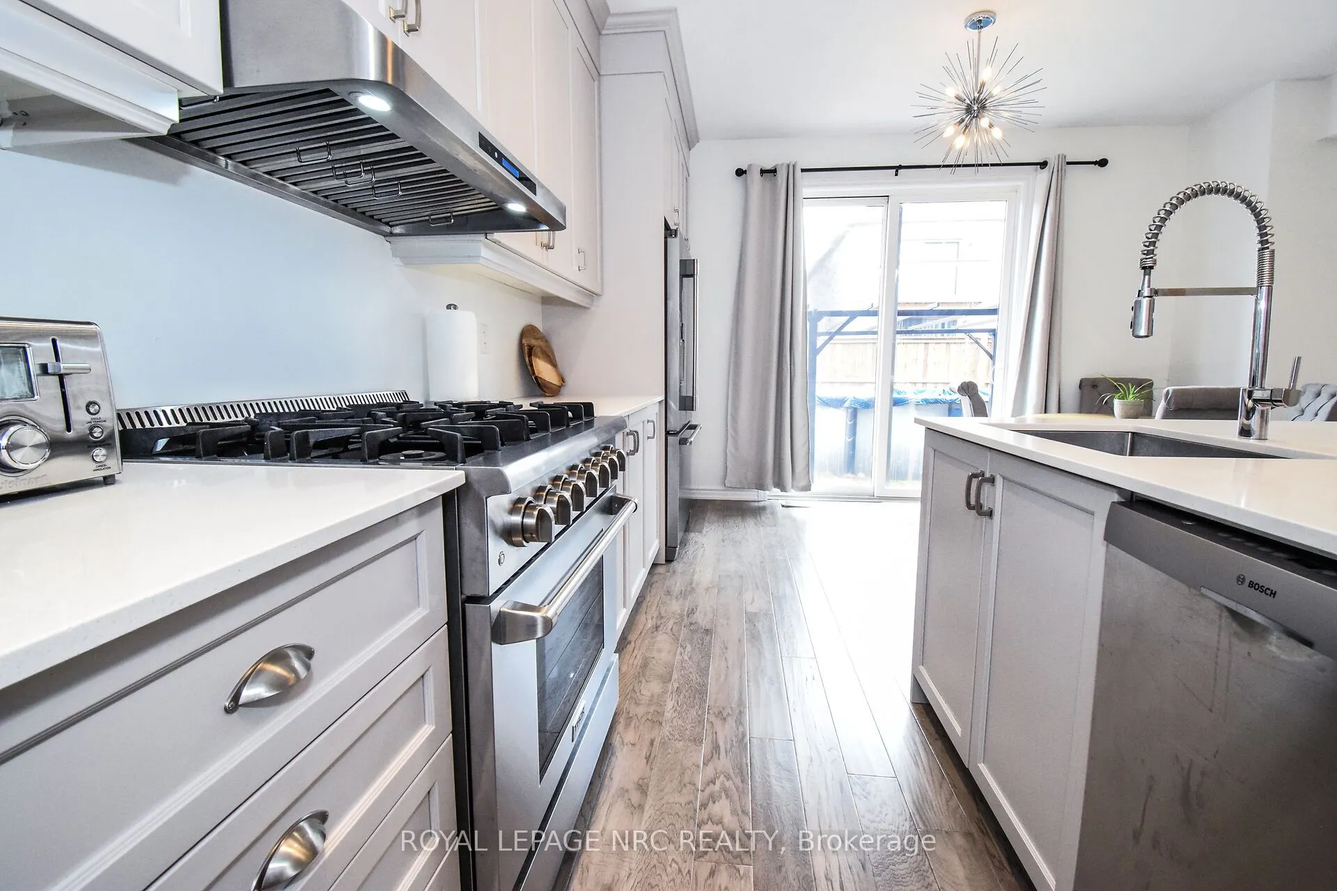 4062 Thomas Street