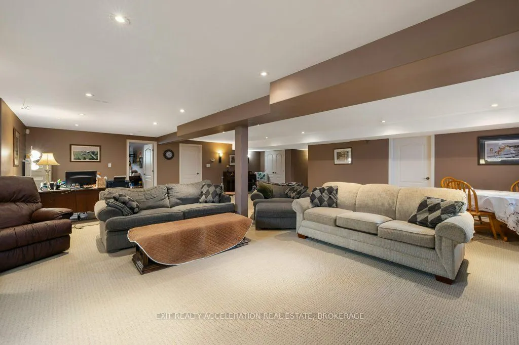 63 ASHWOOD CRESCENT