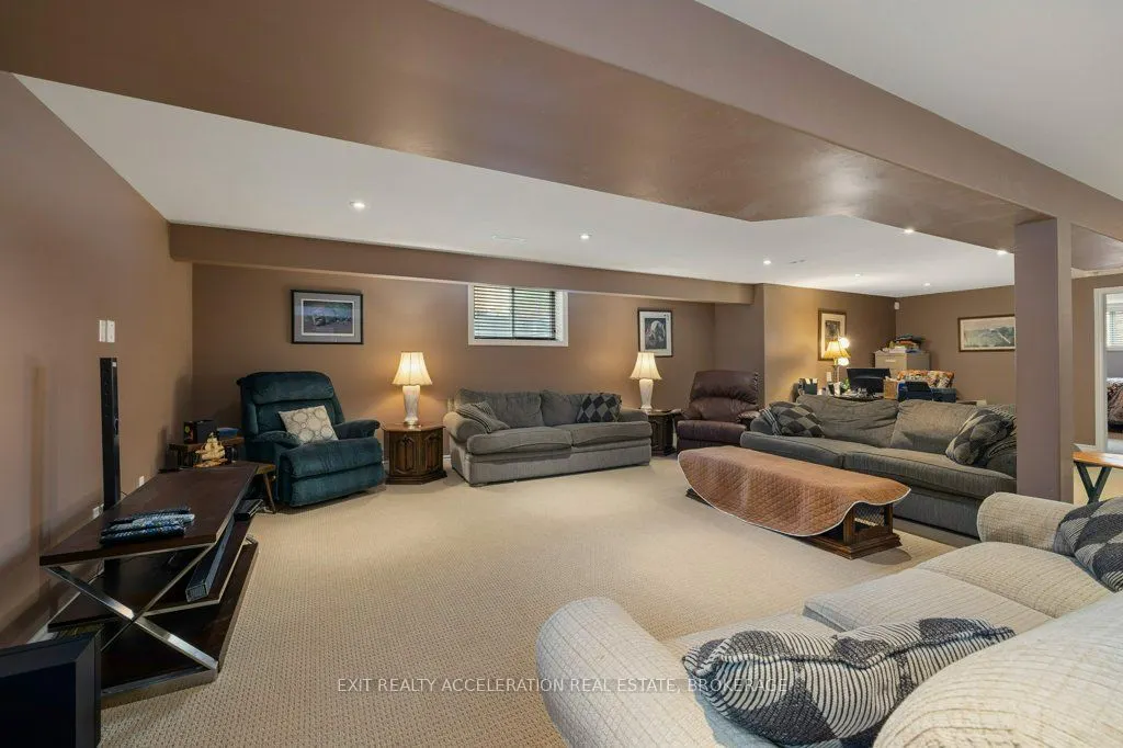 63 ASHWOOD CRESCENT