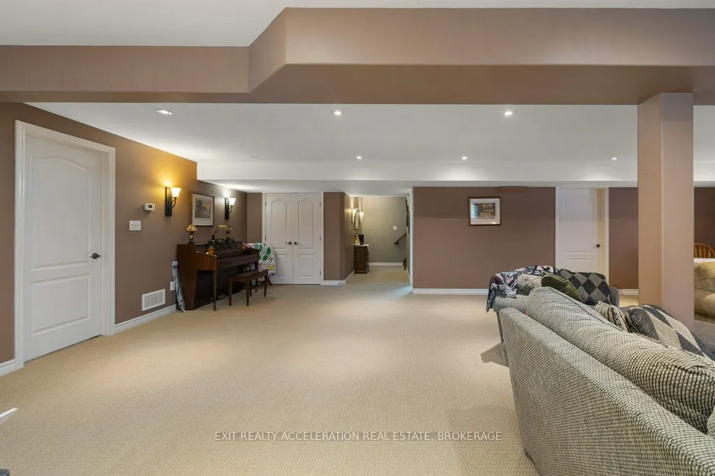 63 ASHWOOD CRESCENT