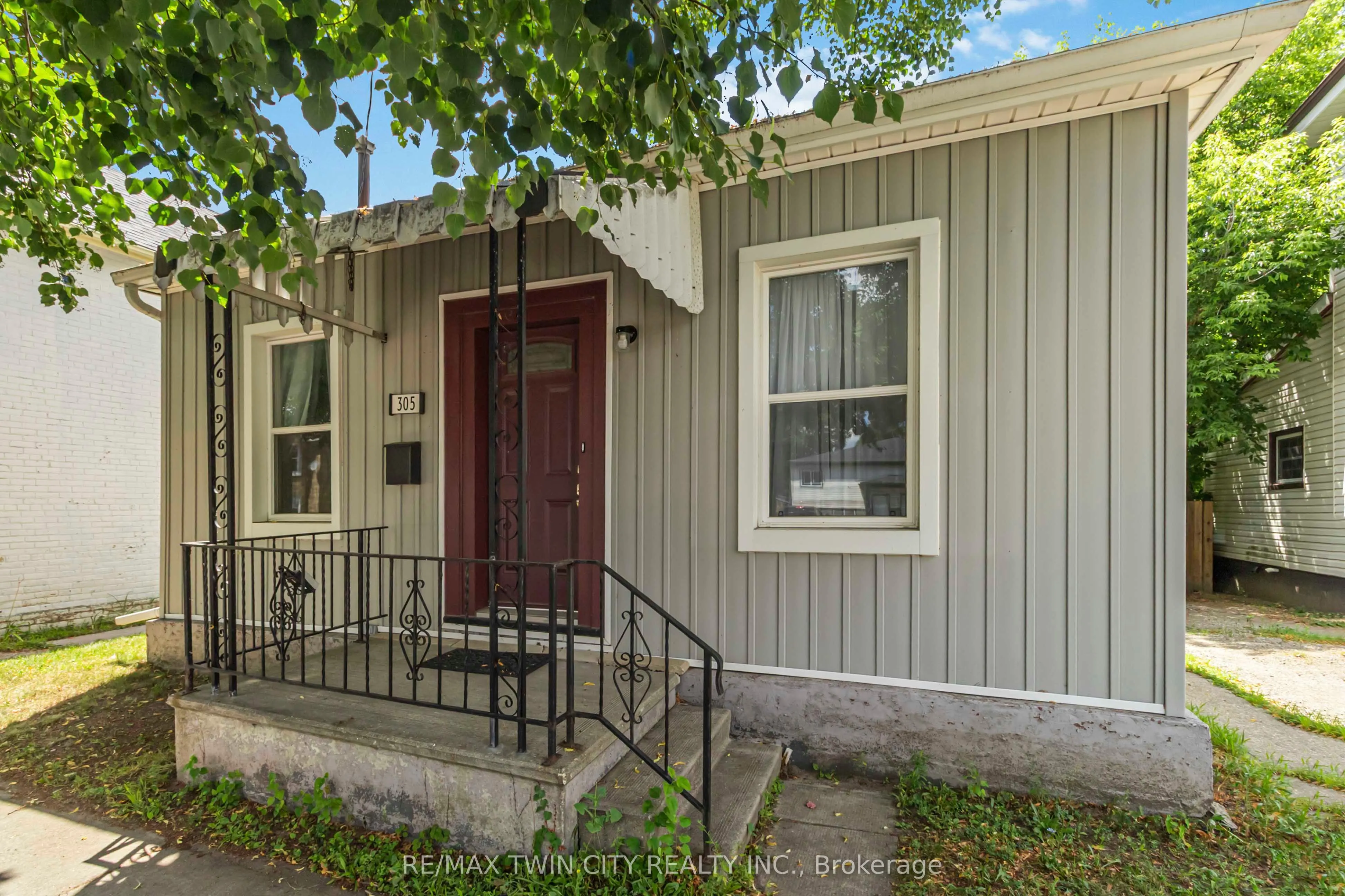 305 Dalhousie Street