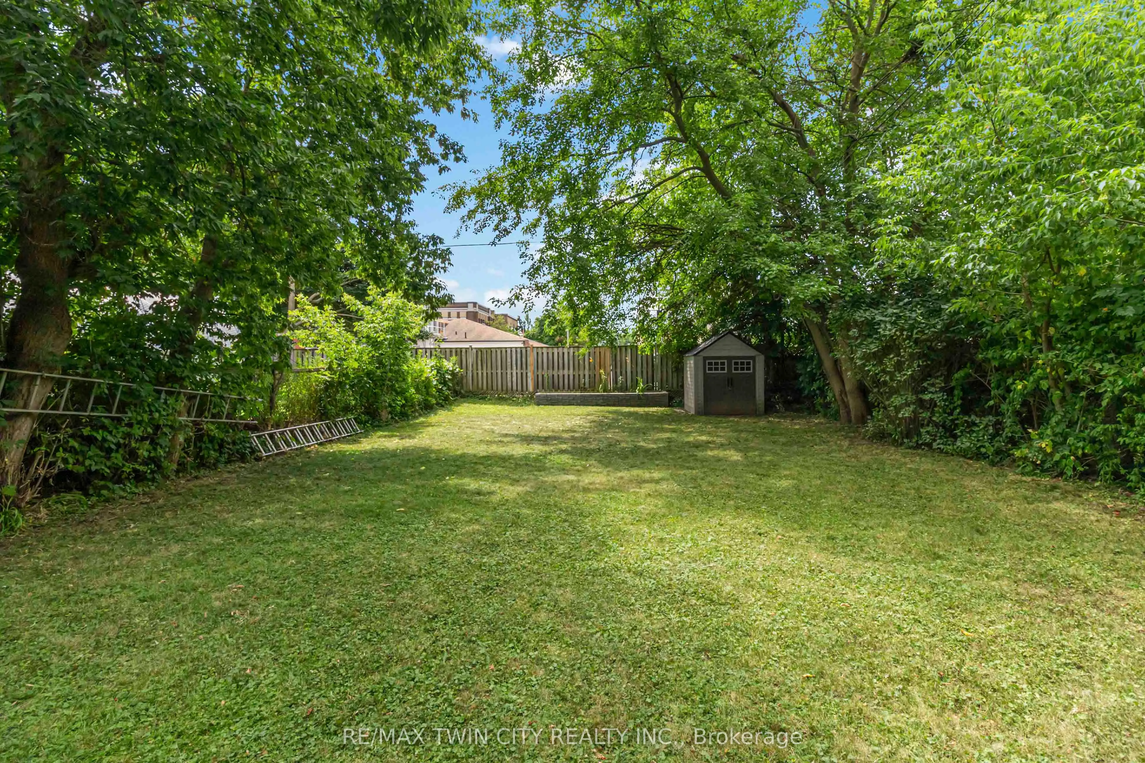 305 Dalhousie Street