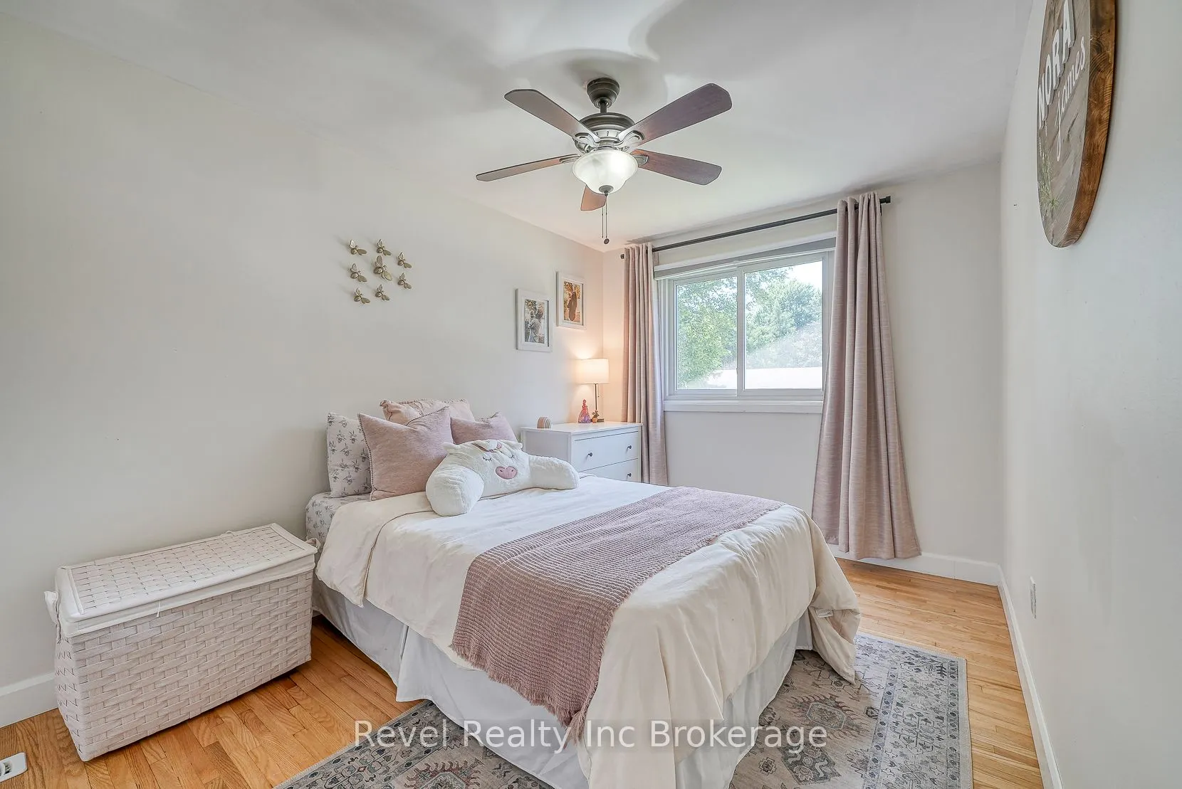 5 Dean Crescent