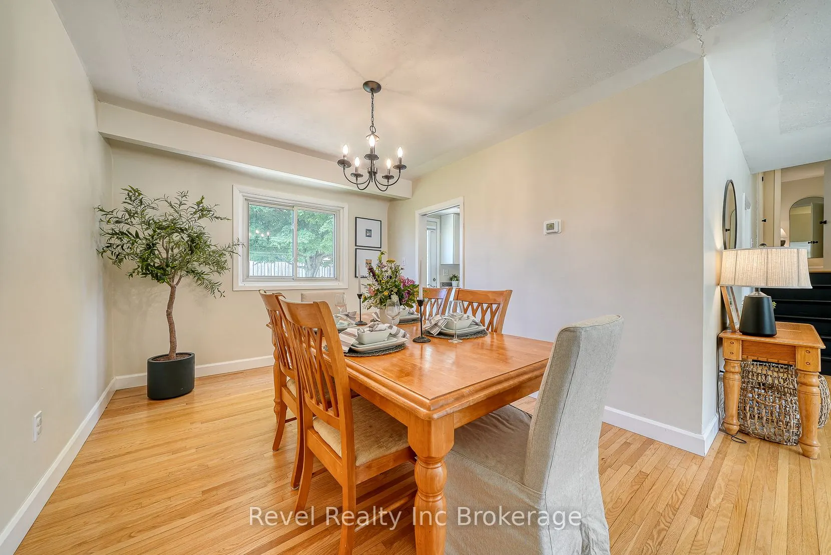 5 Dean Crescent