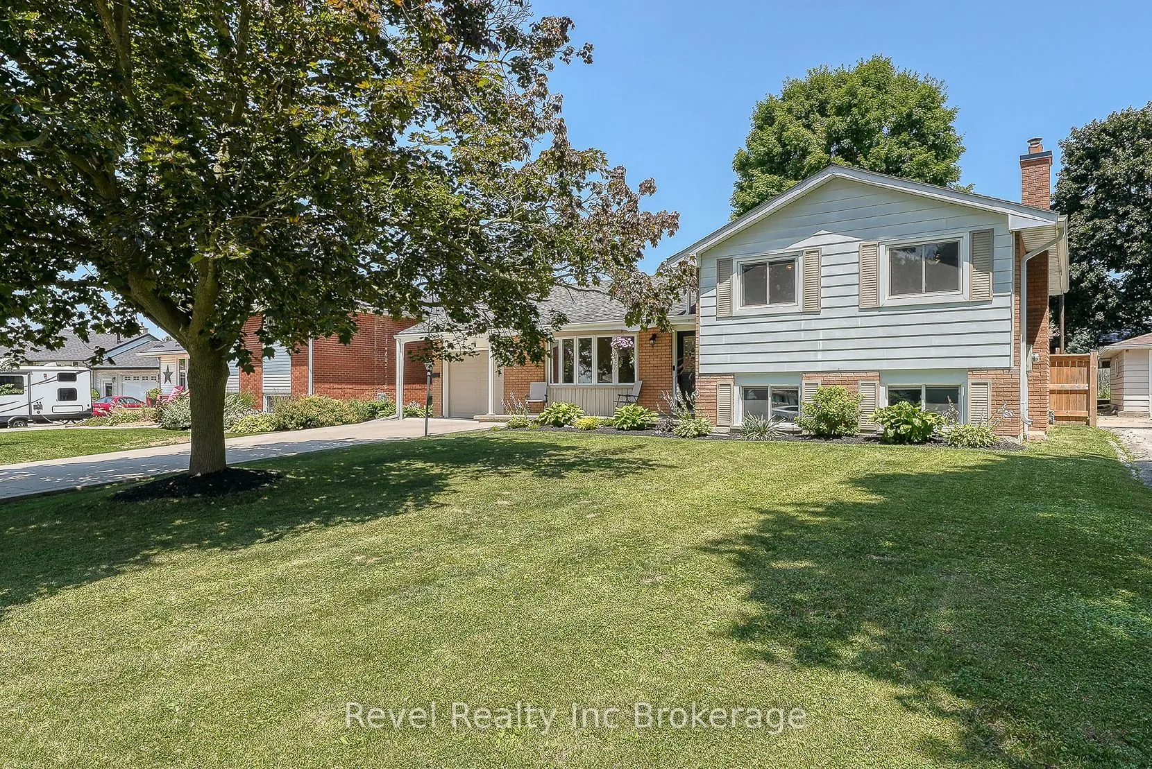 5 Dean Crescent